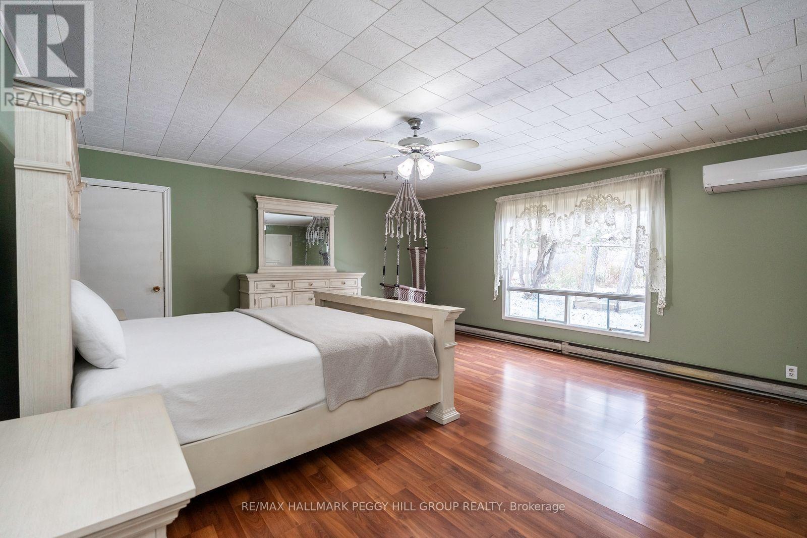 156 Centre Street, Burk's Falls, Ontario  P0A 1C0 - Photo 8 - X12546406