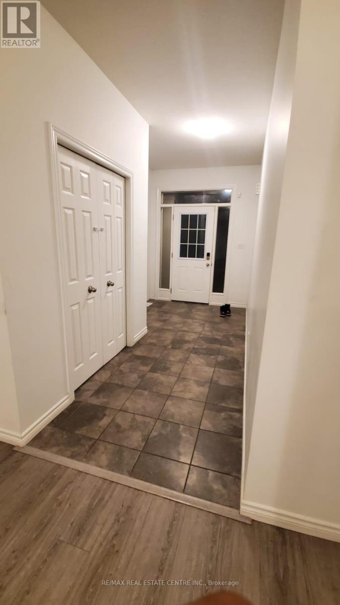 19 Saddlebrook Court, Kitchener, Ontario  N2R 0P6 - Photo 2 - X12546444