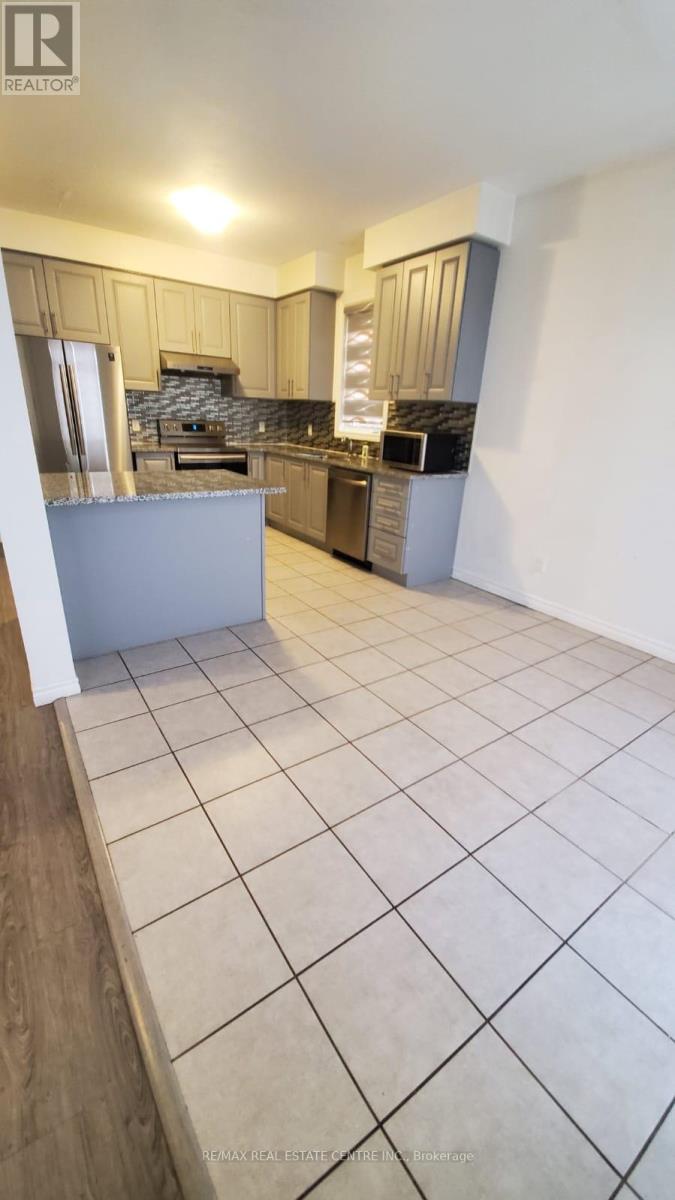 19 Saddlebrook Court, Kitchener, Ontario  N2R 0P6 - Photo 3 - X12546444