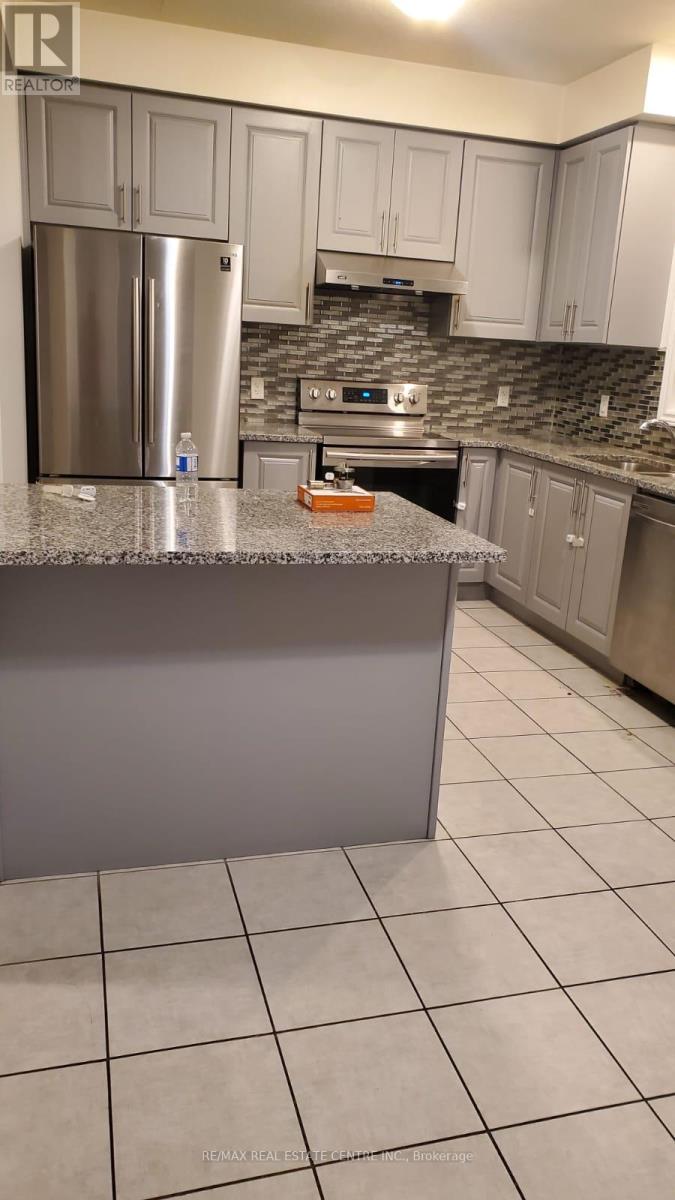 19 Saddlebrook Court, Kitchener, Ontario  N2R 0P6 - Photo 4 - X12546444