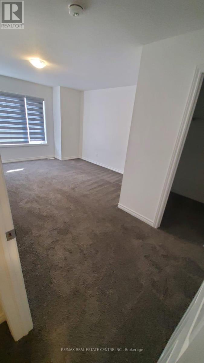 19 Saddlebrook Court, Kitchener, Ontario  N2R 0P6 - Photo 9 - X12546444