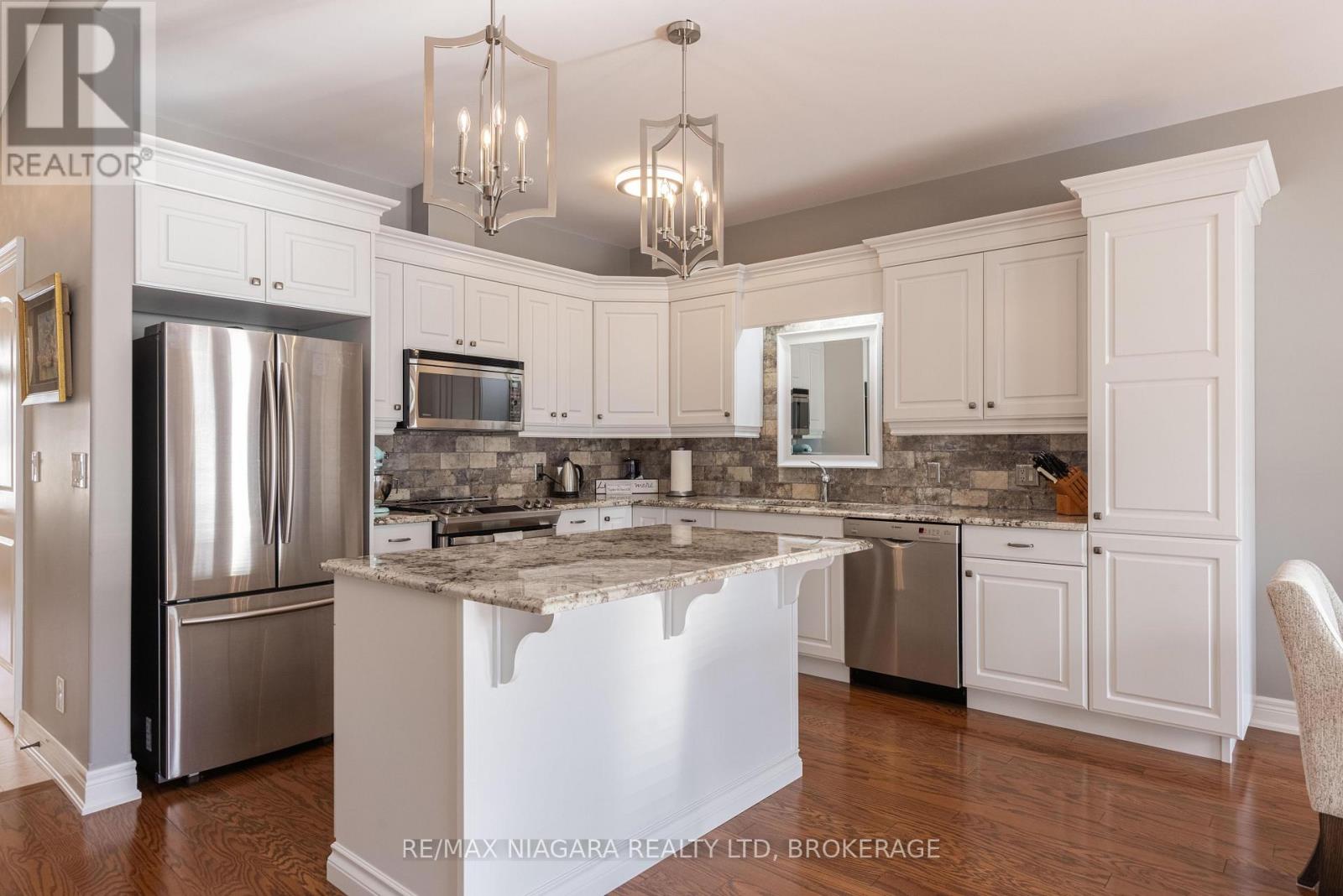 19 Crimson Drive, Niagara-On-The-Lake, Ontario L0S 1J1 - Photo 11 - X12546560