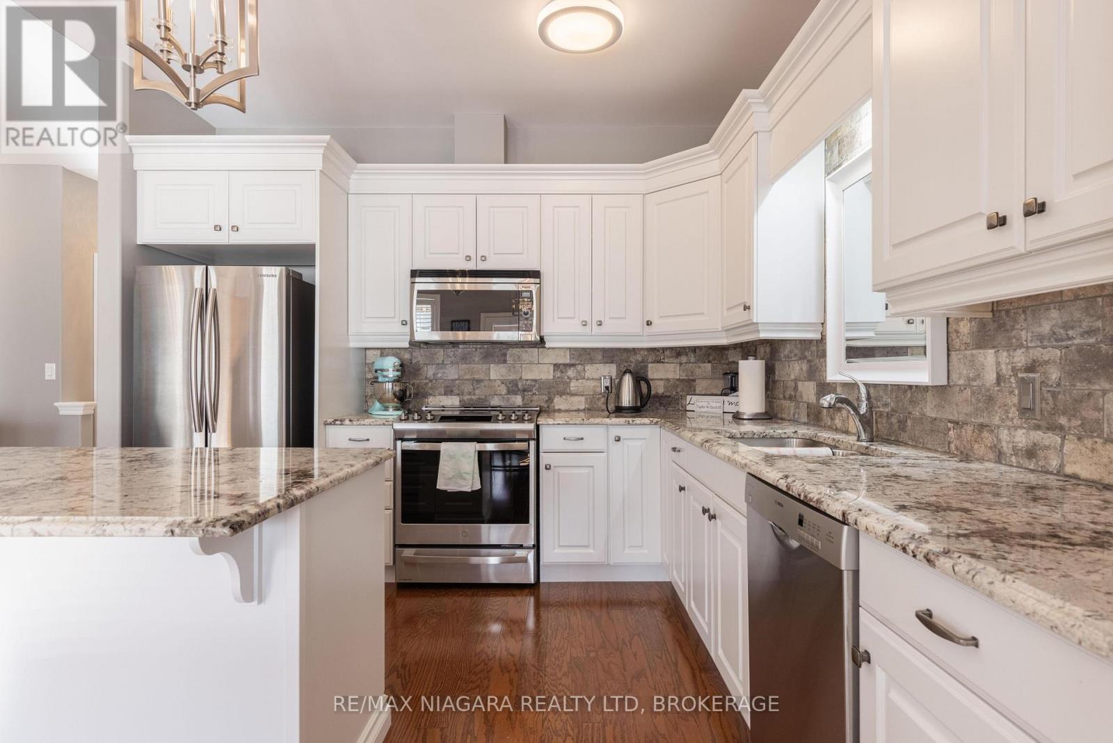 19 Crimson Drive, Niagara-On-The-Lake, Ontario L0S 1J1 - Photo 13 - X12546560