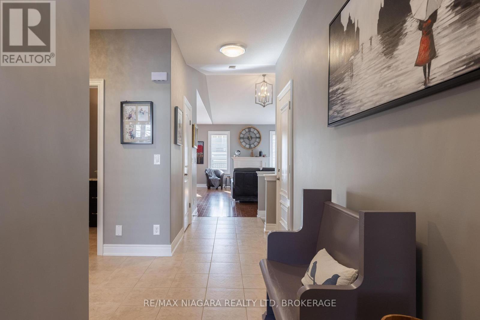 19 Crimson Drive, Niagara-On-The-Lake, Ontario L0S 1J1 - Photo 4 - X12546560