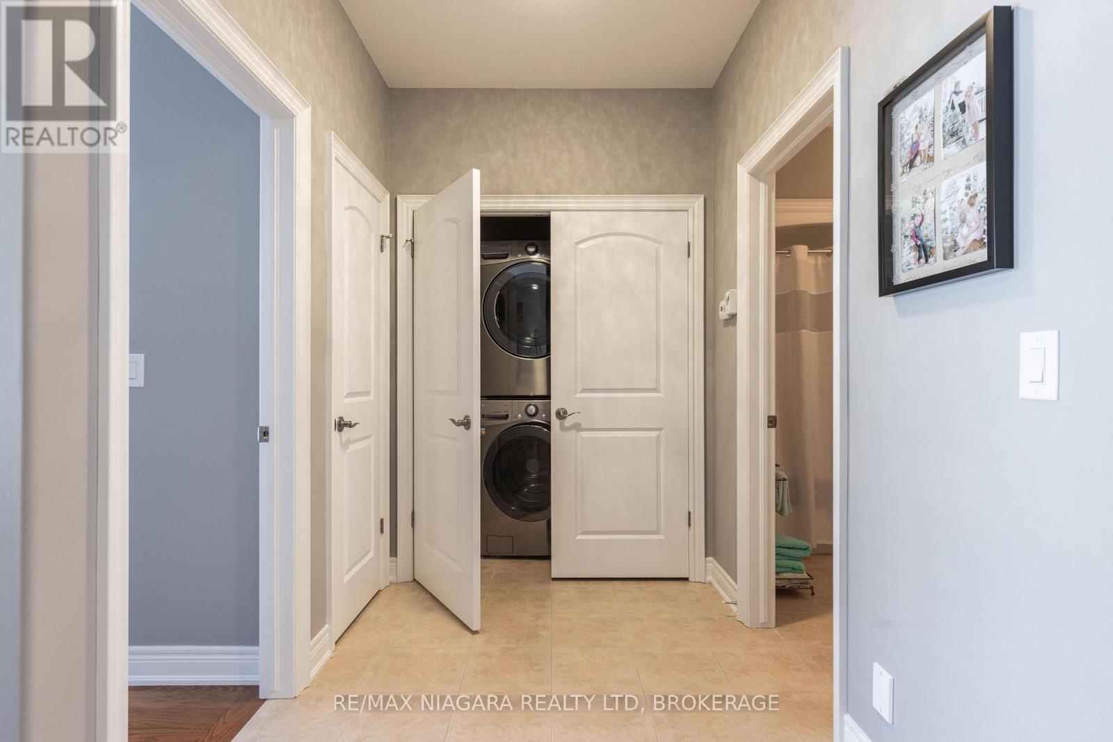 19 Crimson Drive, Niagara-On-The-Lake, Ontario L0S 1J1 - Photo 5 - X12546560