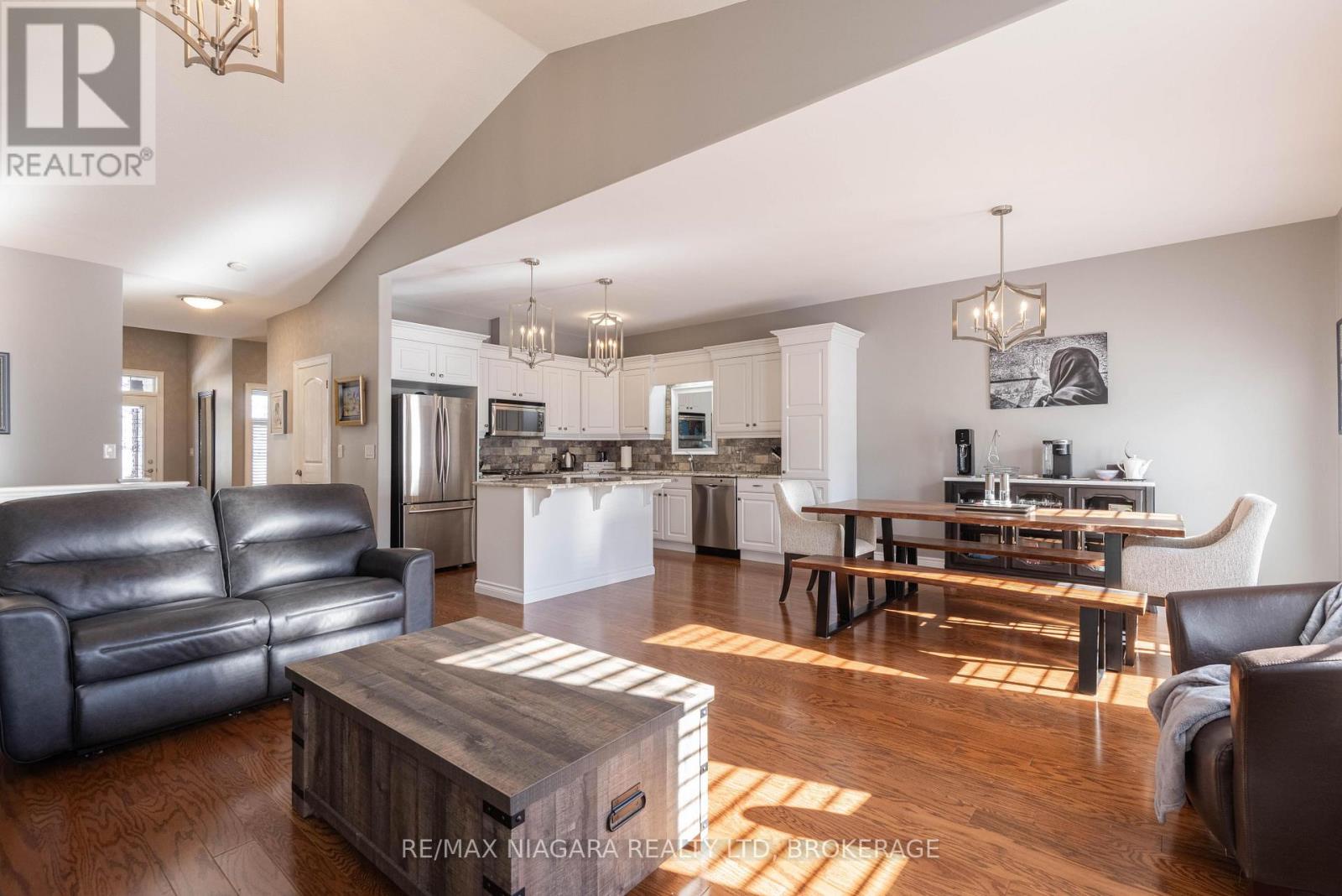 19 Crimson Drive, Niagara-On-The-Lake, Ontario L0S 1J1 - Photo 9 - X12546560