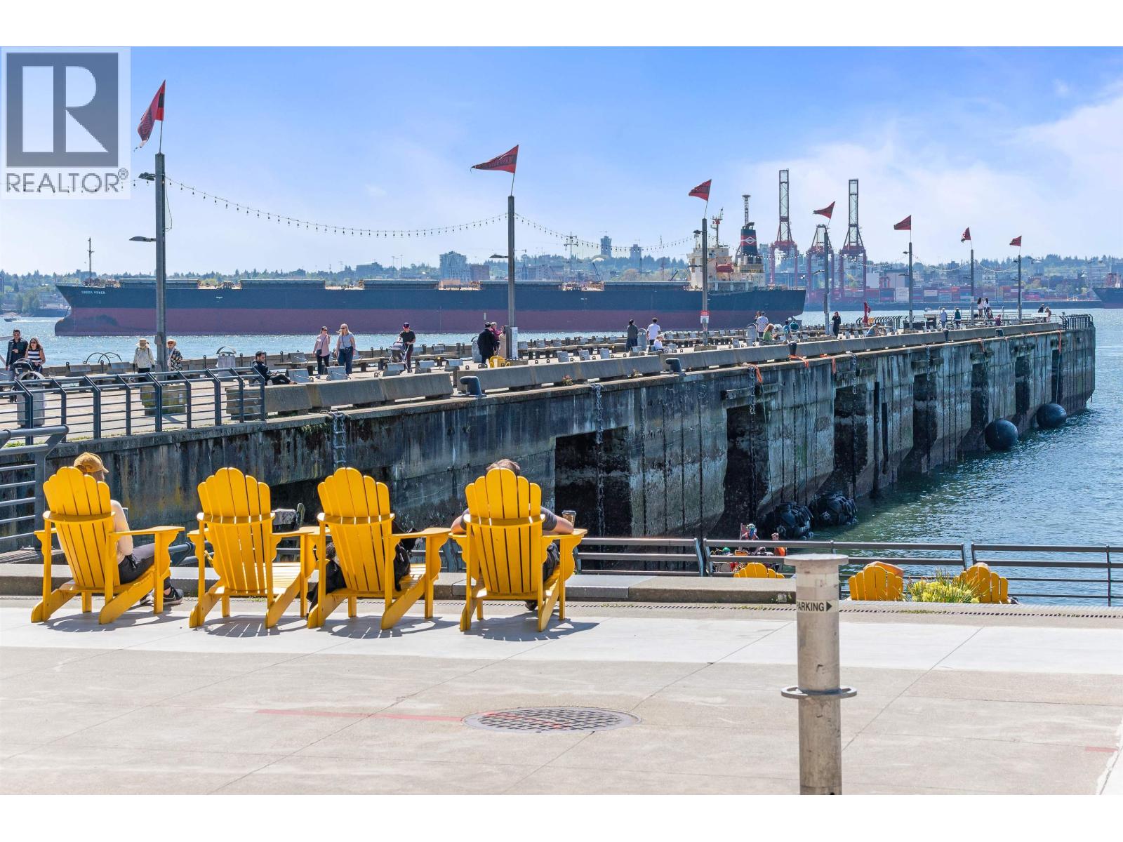 206 250 W 1ST STREET, North Vancouver, British Columbia