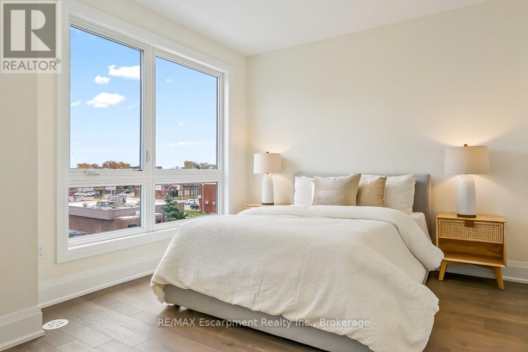 2 - 138 East Street, Oakville, Ontario  L6L 0H9 - Photo 21 - W12507138