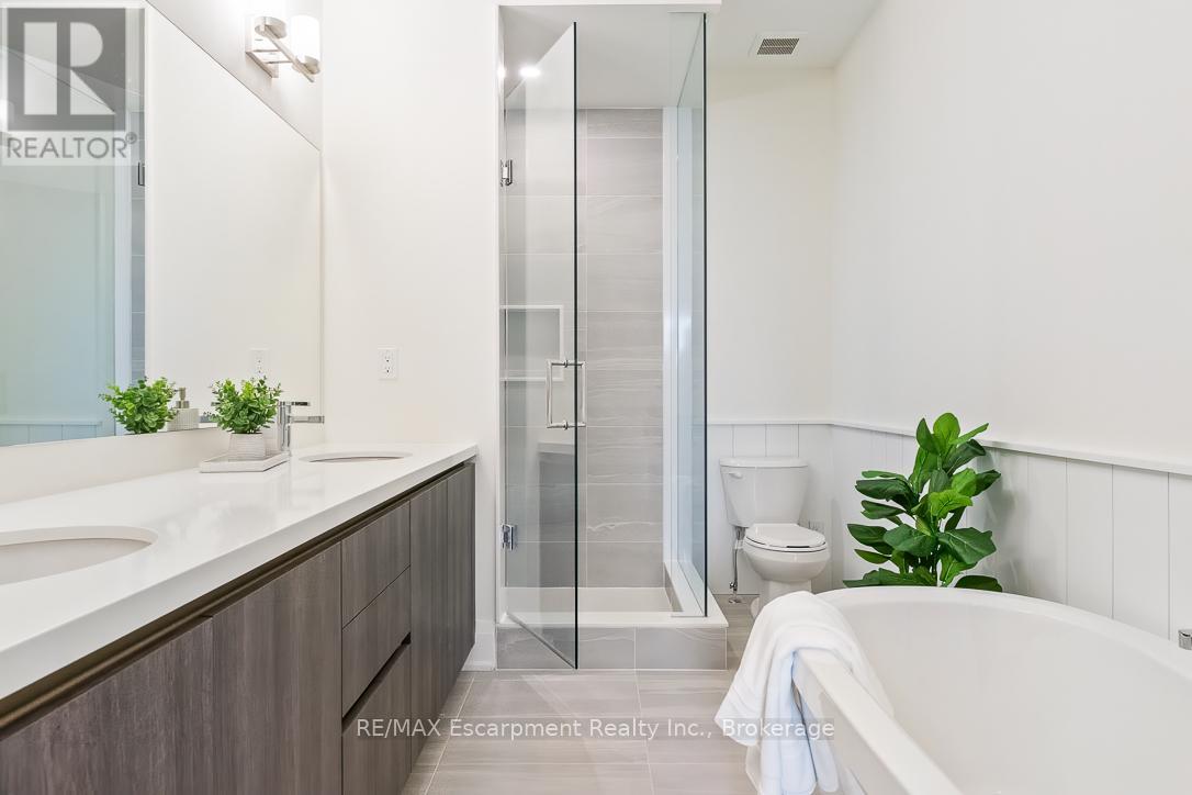 2 - 138 East Street, Oakville, Ontario  L6L 0H9 - Photo 24 - W12507138