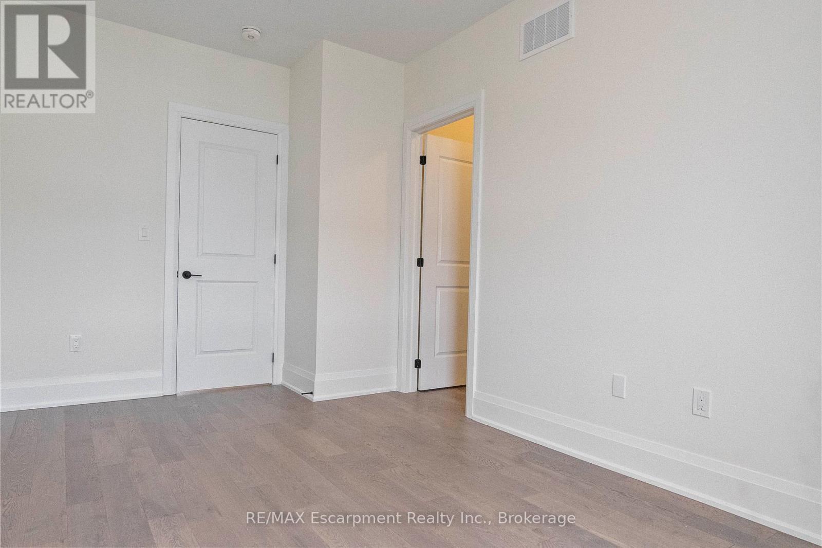 2 - 138 East Street, Oakville, Ontario  L6L 0H9 - Photo 34 - W12507138