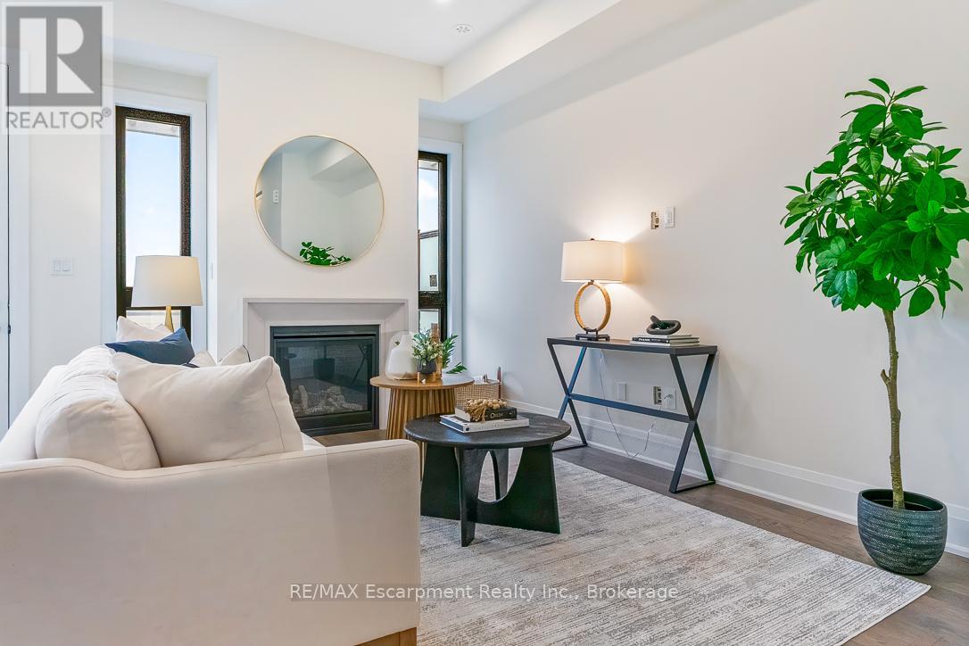 2 - 138 East Street, Oakville, Ontario  L6L 0H9 - Photo 9 - W12507138