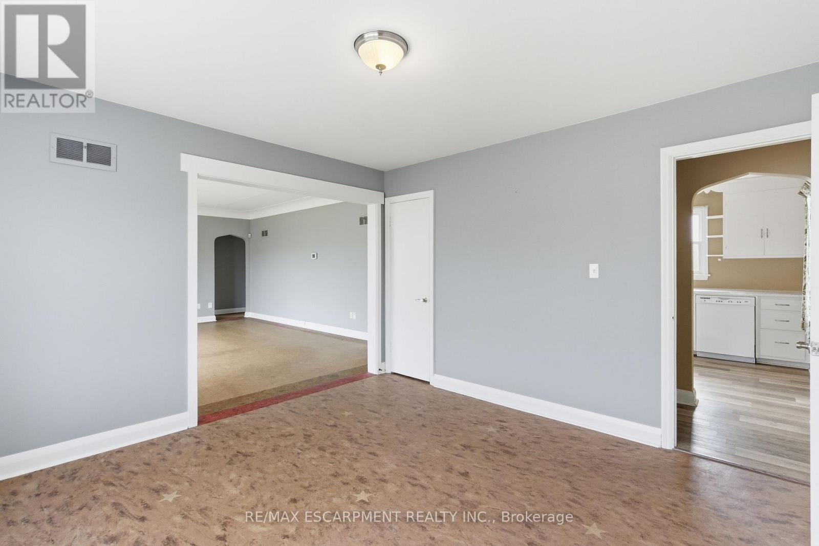 68 Atkinson Boulevard, Hamilton, Ontario  L9H 7A7 - Photo 10 - X12395349