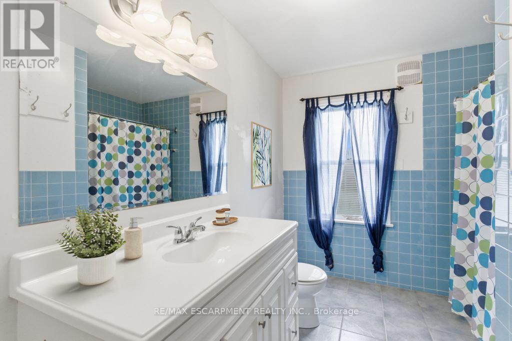 68 Atkinson Boulevard, Hamilton, Ontario  L9H 7A7 - Photo 18 - X12395349