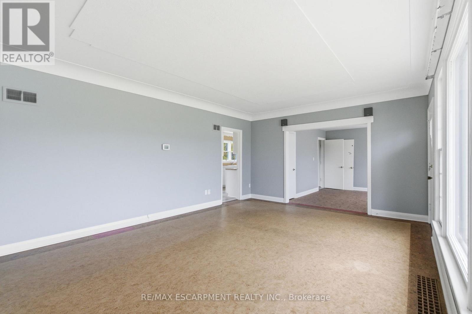 68 Atkinson Boulevard, Hamilton, Ontario  L9H 7A7 - Photo 8 - X12395349