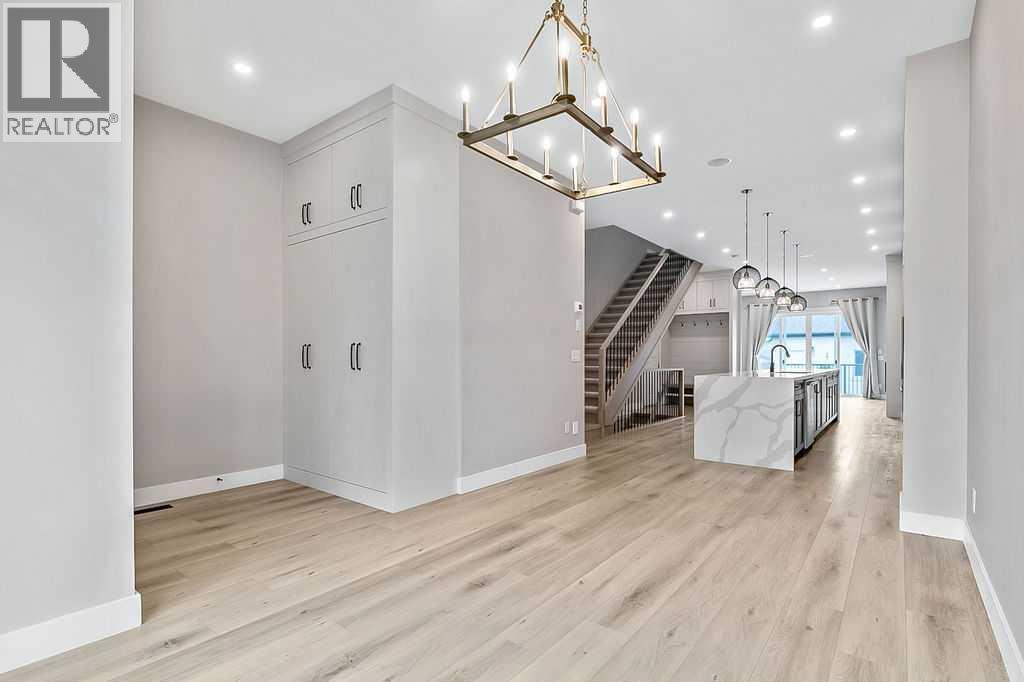 910 41 Street Sw, Calgary, Alberta  T3C 1X2 - Photo 3 - A2256619