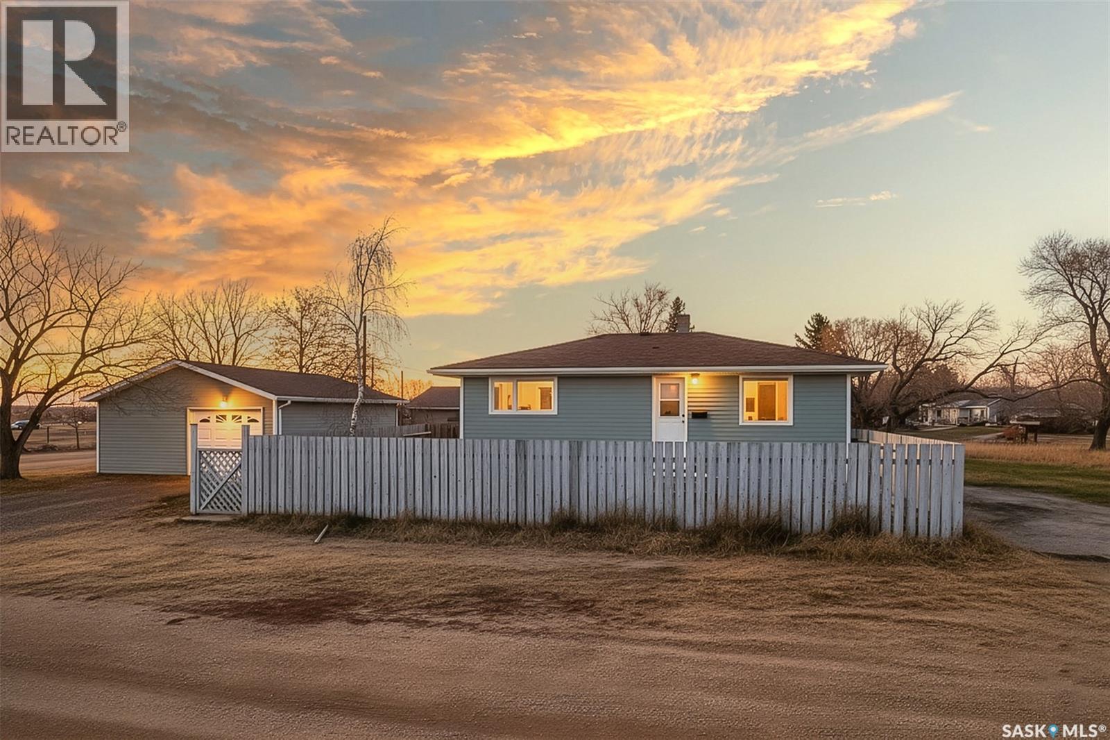1166 Lillooet STREET W, Moose Jaw, Saskatchewan