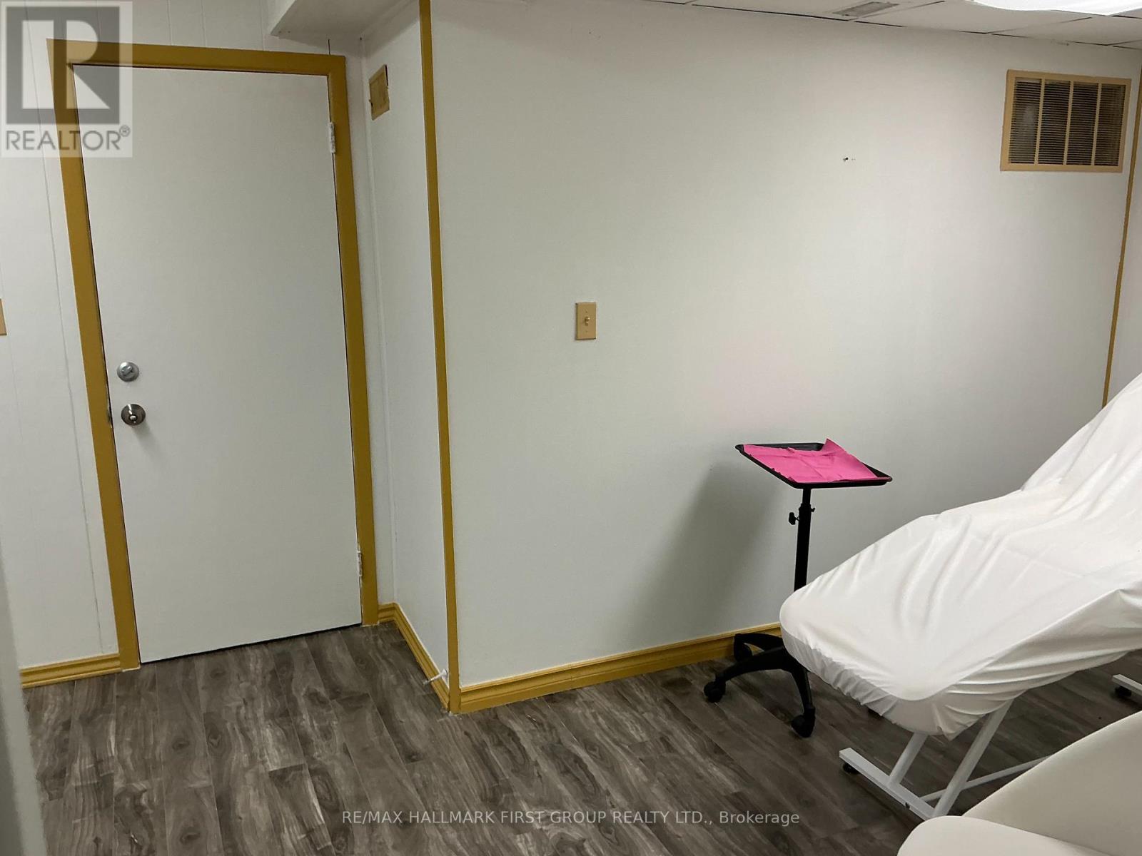 7 - 122 Simcoe Street N, Oshawa, Ontario L1G 4S5 - Photo 3 - E12518540