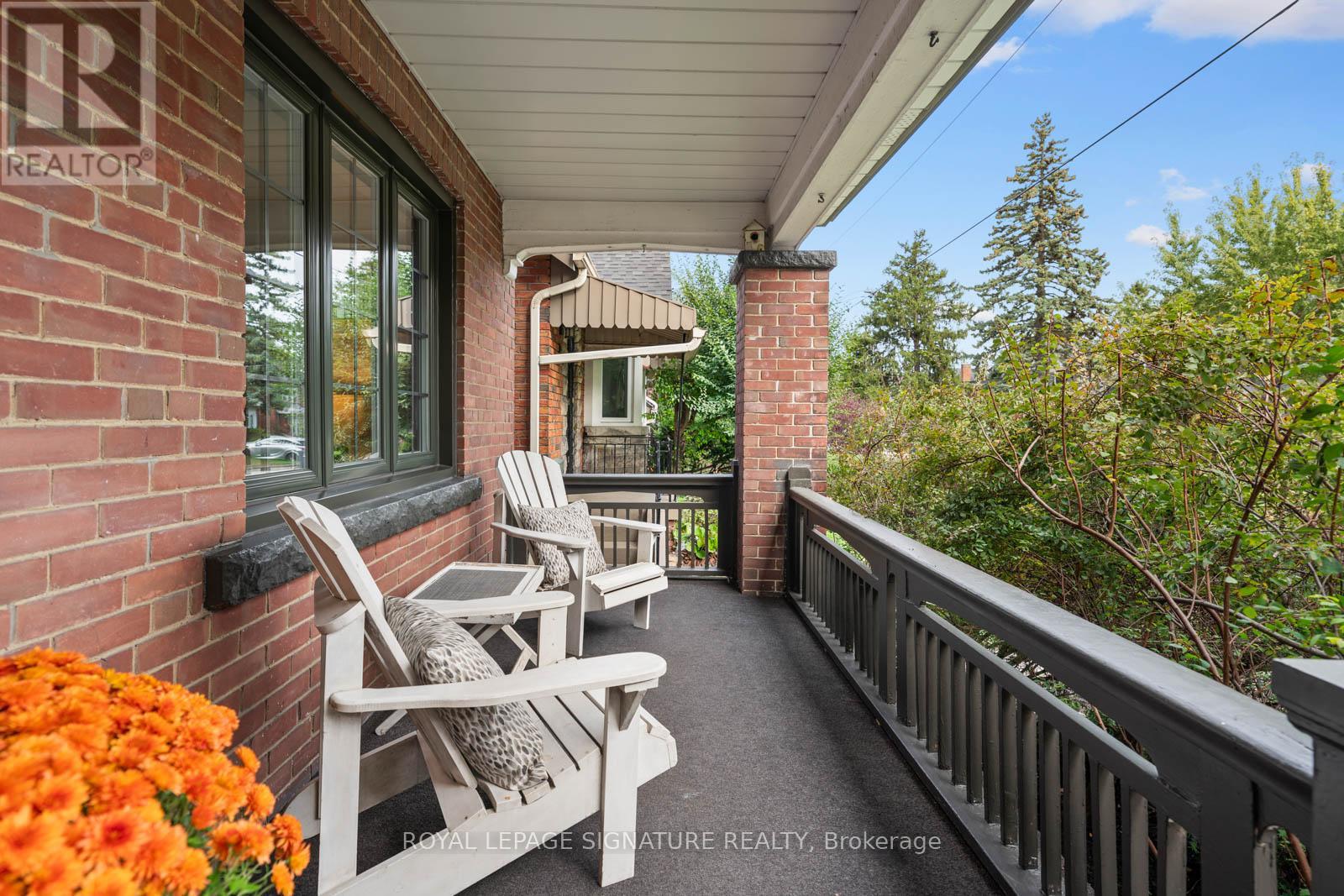 54 Pepler Avenue, Toronto, Ontario  M4J 2Y8 - Photo 5 - E12546466