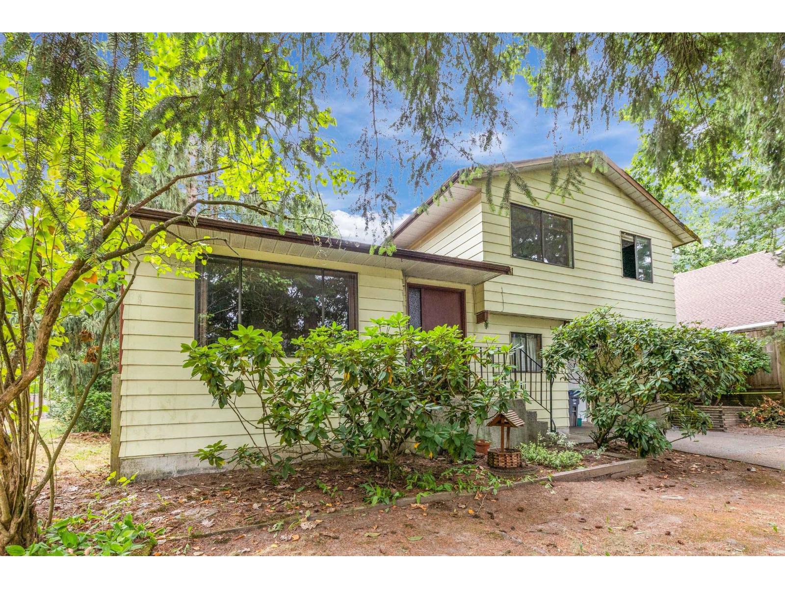 6711 141 Street, Surrey, British Columbia  V3W 6X2 - Photo 2 - R3049254