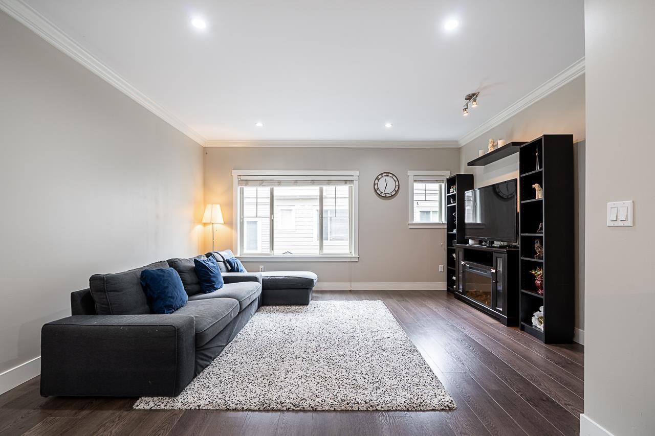 8 19097 64 AVENUE, Surrey, British Columbia