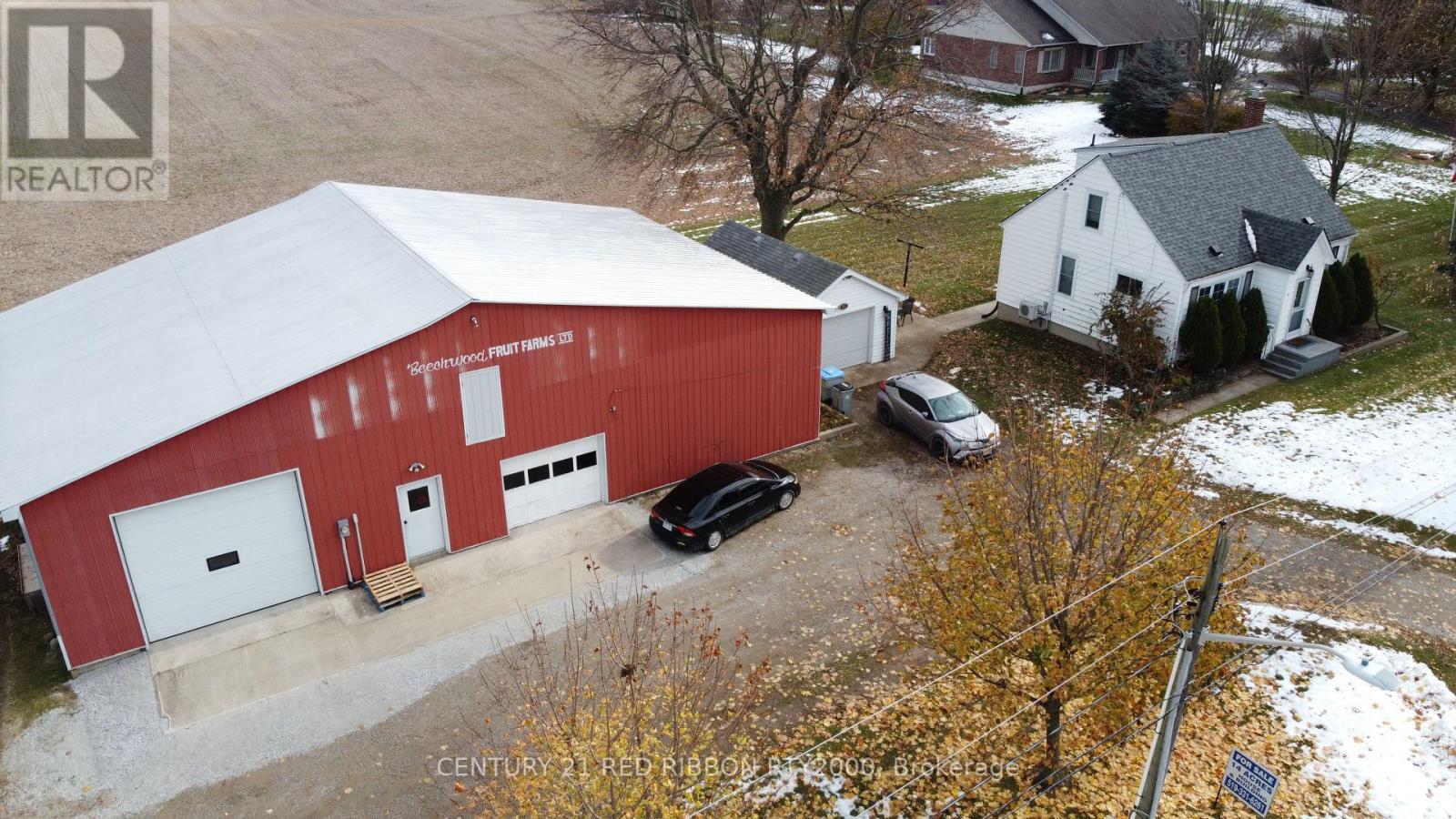 33 Beechwood Avenue, Lambton Shores, Ontario  N0N 1J0 - Photo 2 - X12546674