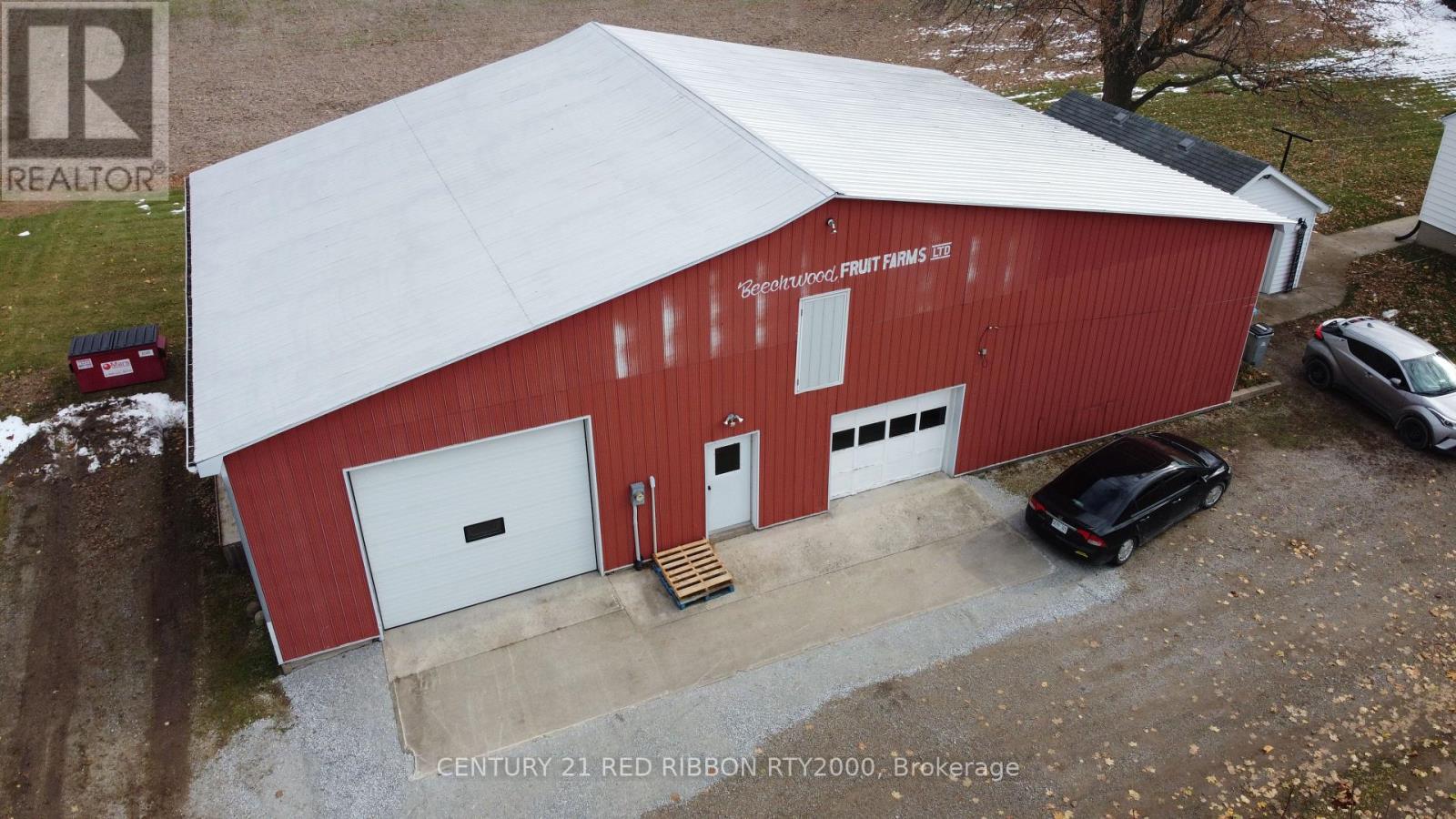 33 Beechwood Avenue, Lambton Shores, Ontario  N0N 1J0 - Photo 4 - X12546674