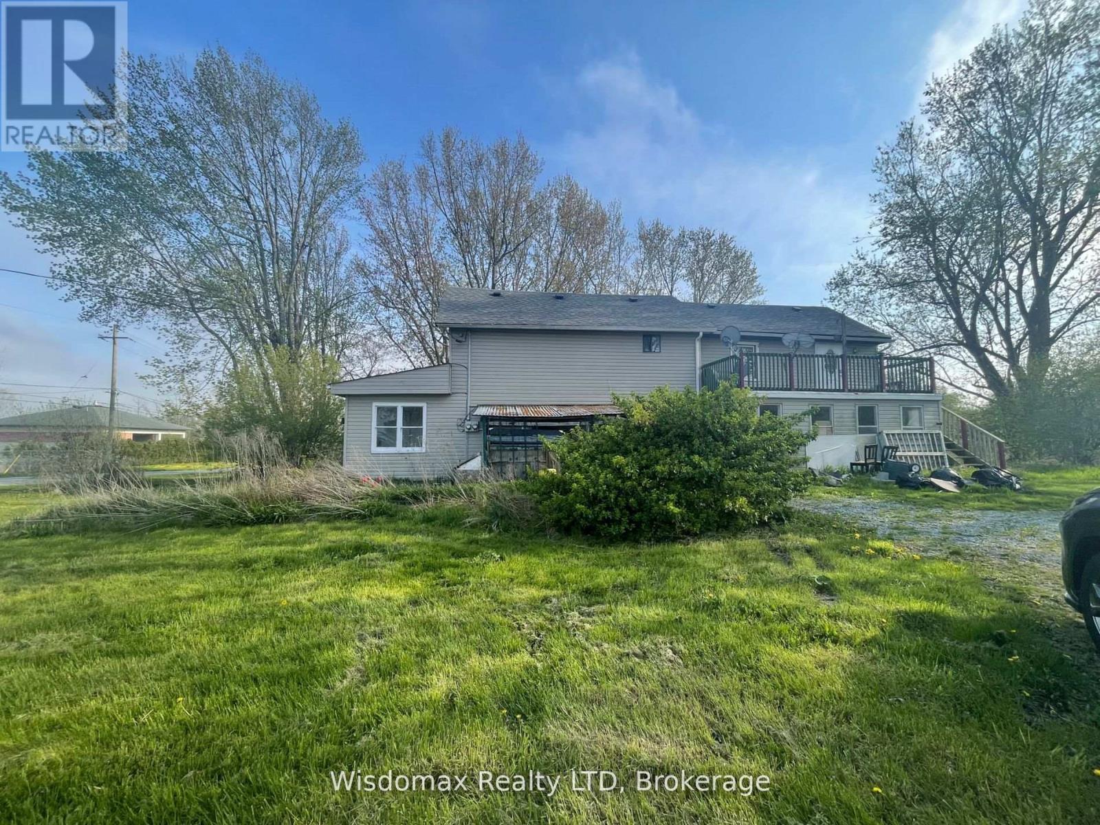 1819 Thompson Acres W, Fort Erie, Ontario L2A 6B3 - Photo 2 - X12521148