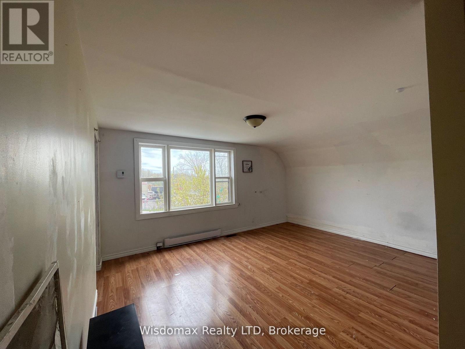 1819 Thompson Acres W, Fort Erie, Ontario L2A 6B3 - Photo 10 - X12521148