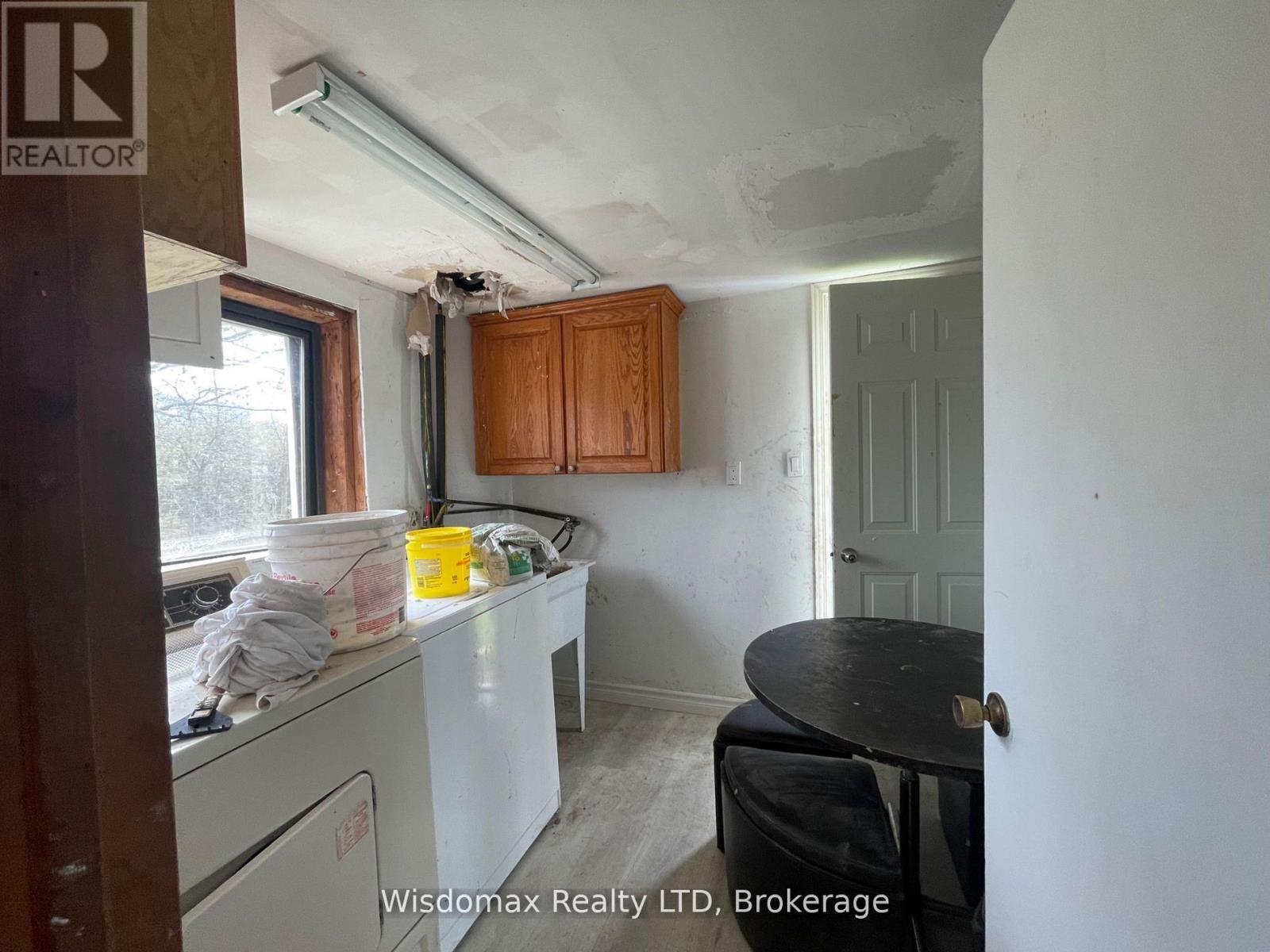 1819 Thompson Acres W, Fort Erie, Ontario L2A 6B3 - Photo 8 - X12521148