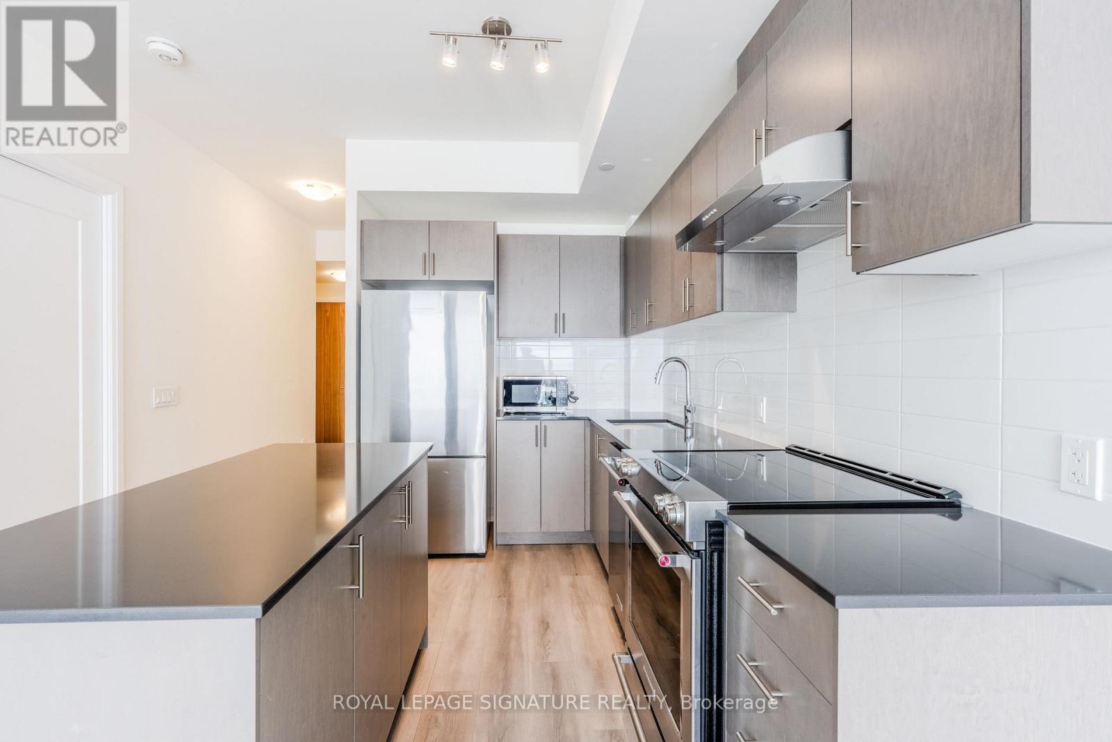 207 - 27 Korda Gate, Vaughan, Ontario  L4K 2M9 - Photo 2 - N12546494