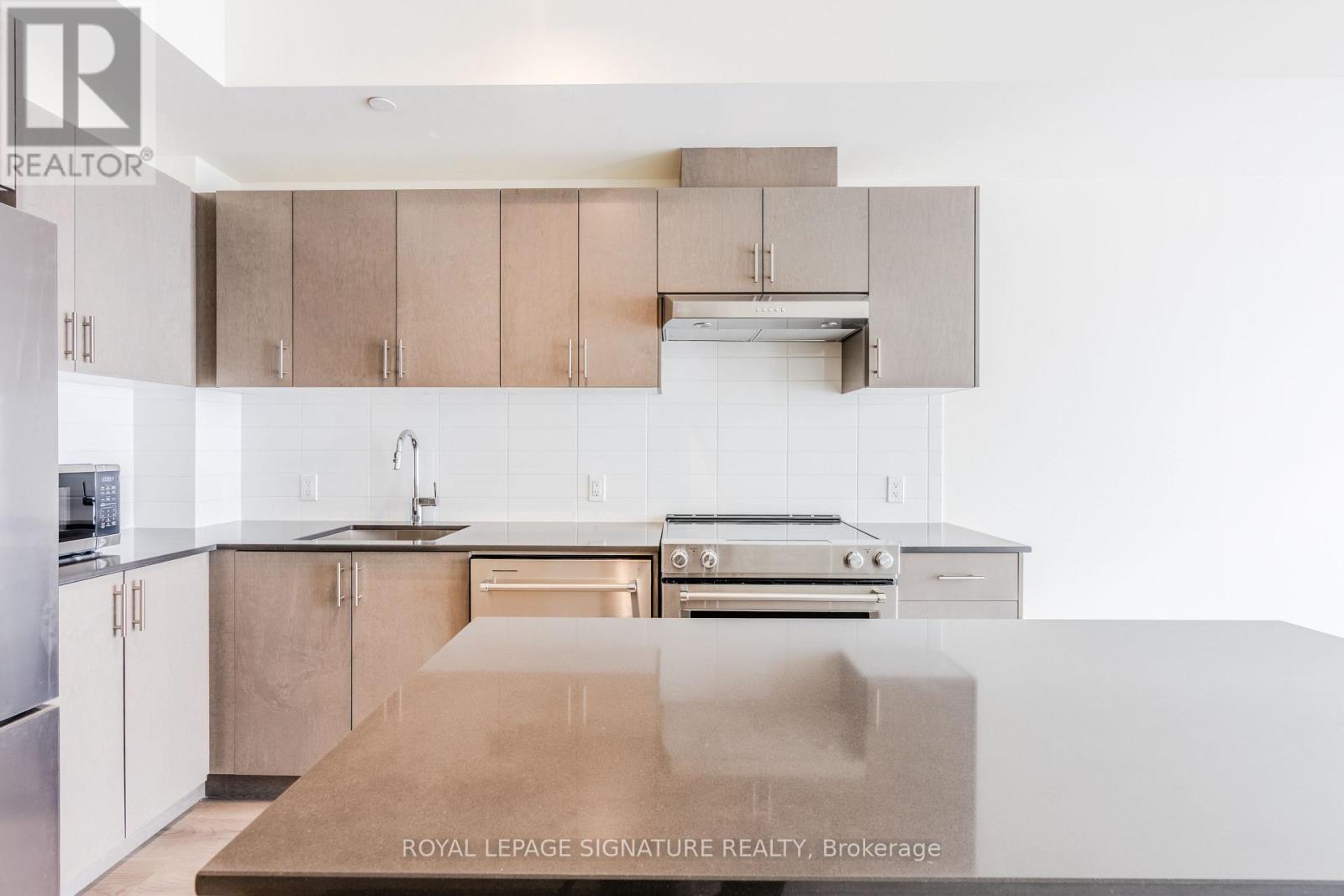 207 - 27 Korda Gate, Vaughan, Ontario  L4K 2M9 - Photo 3 - N12546494