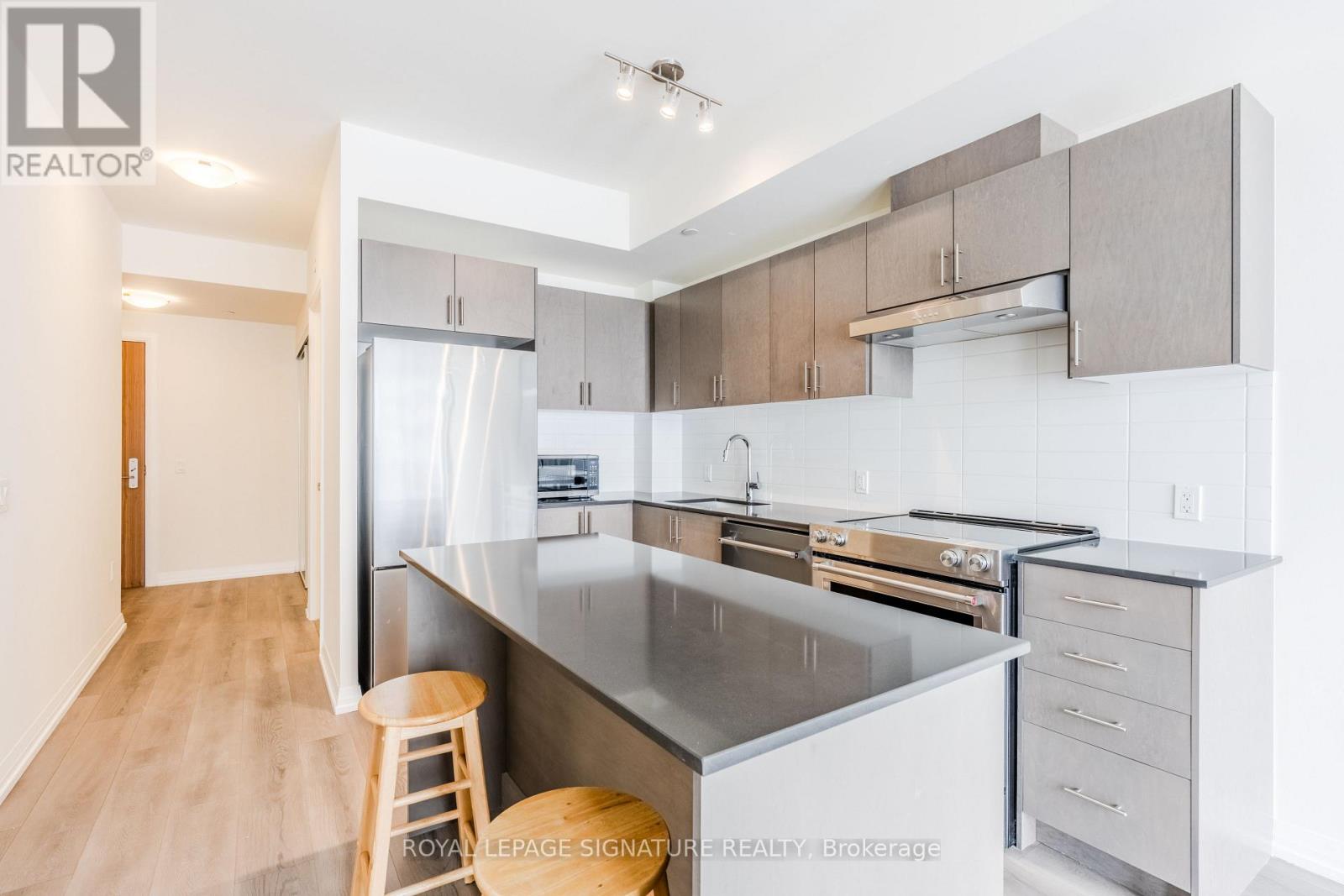 207 - 27 Korda Gate, Vaughan, Ontario  L4K 2M9 - Photo 4 - N12546494