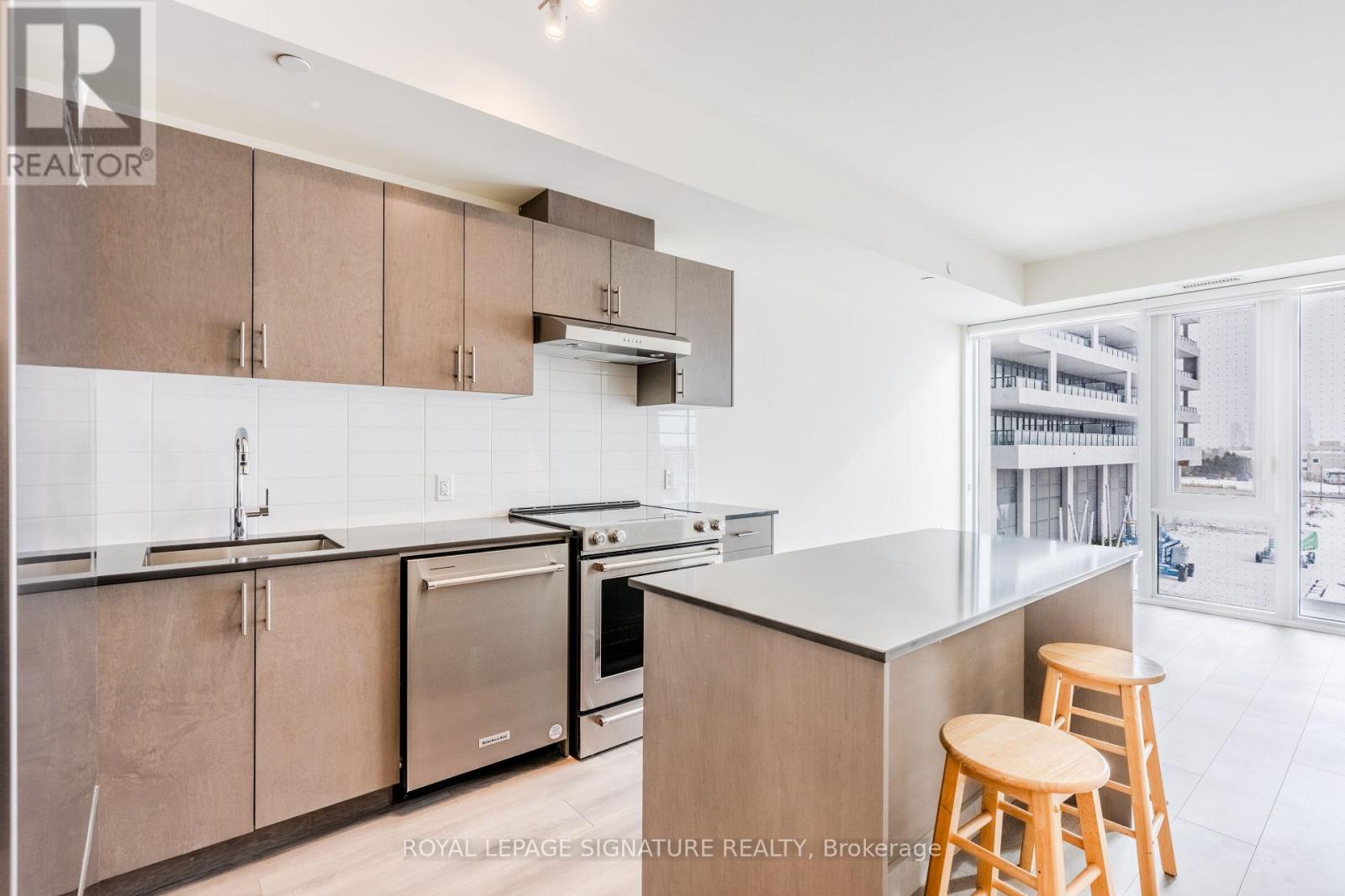 207 - 27 Korda Gate, Vaughan, Ontario  L4K 2M9 - Photo 5 - N12546494