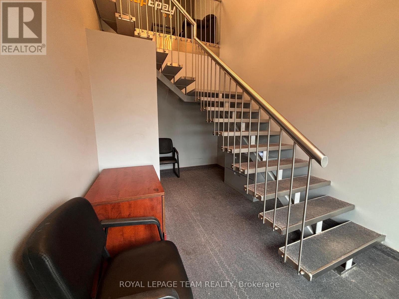 33b - 2100 Thurston Drive, Ottawa, Ontario K1G 4K8 - Photo 2 - X12546608