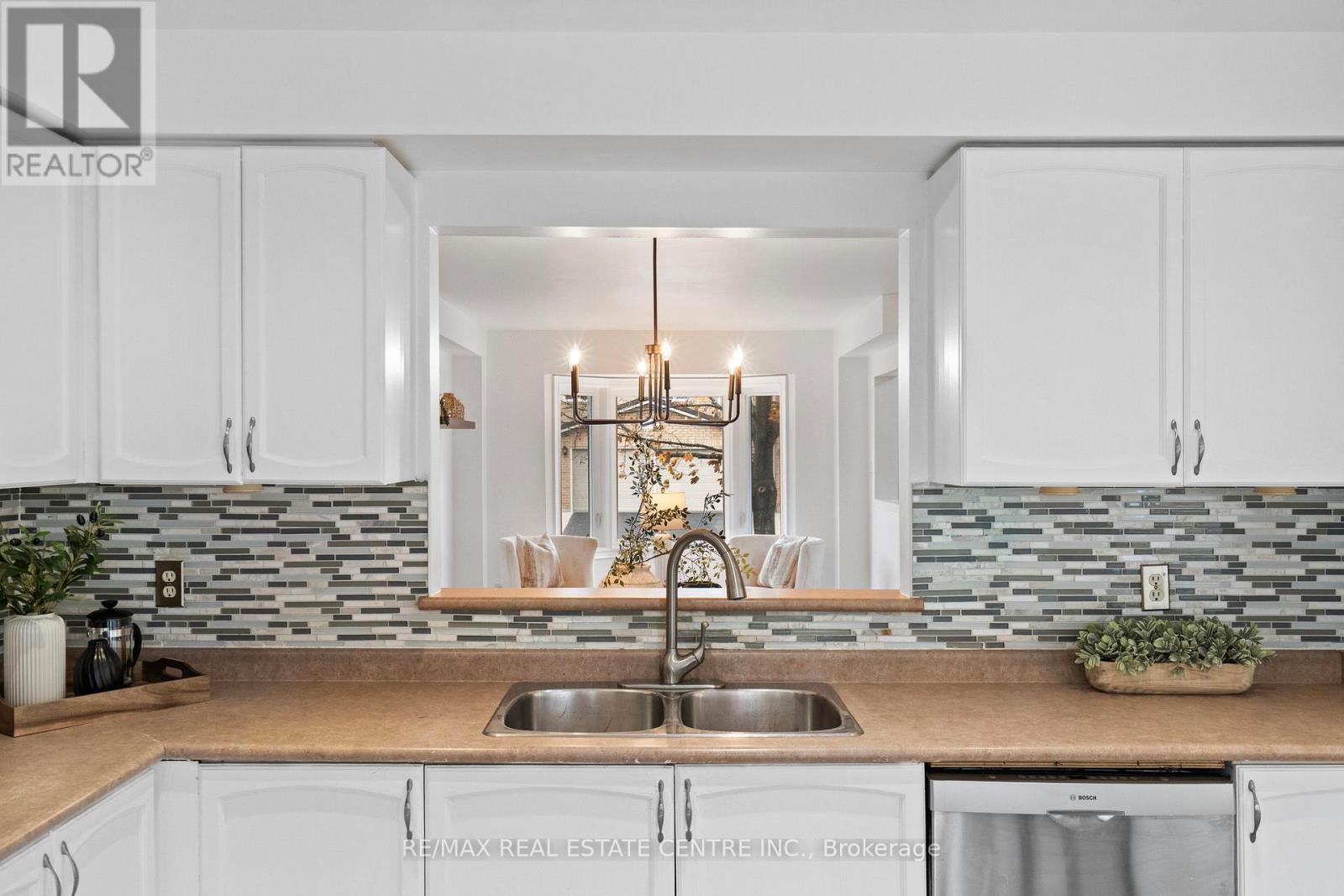 527 Ravenstone Court, Mississauga, Ontario  L5R 3J4 - Photo 15 - W12546472