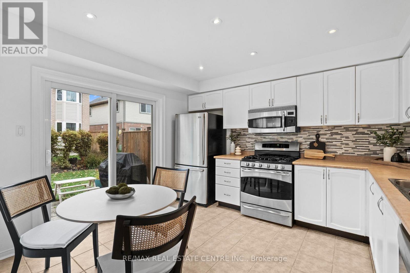 527 Ravenstone Court, Mississauga, Ontario  L5R 3J4 - Photo 18 - W12546472