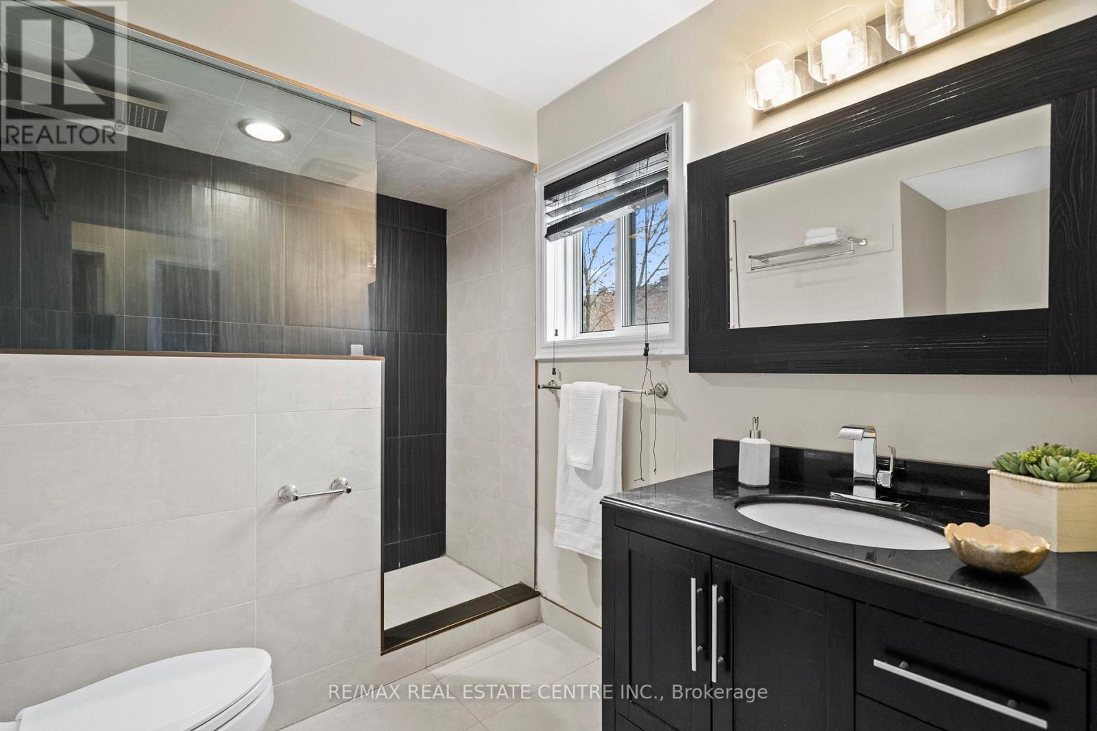 527 Ravenstone Court, Mississauga, Ontario  L5R 3J4 - Photo 31 - W12546472