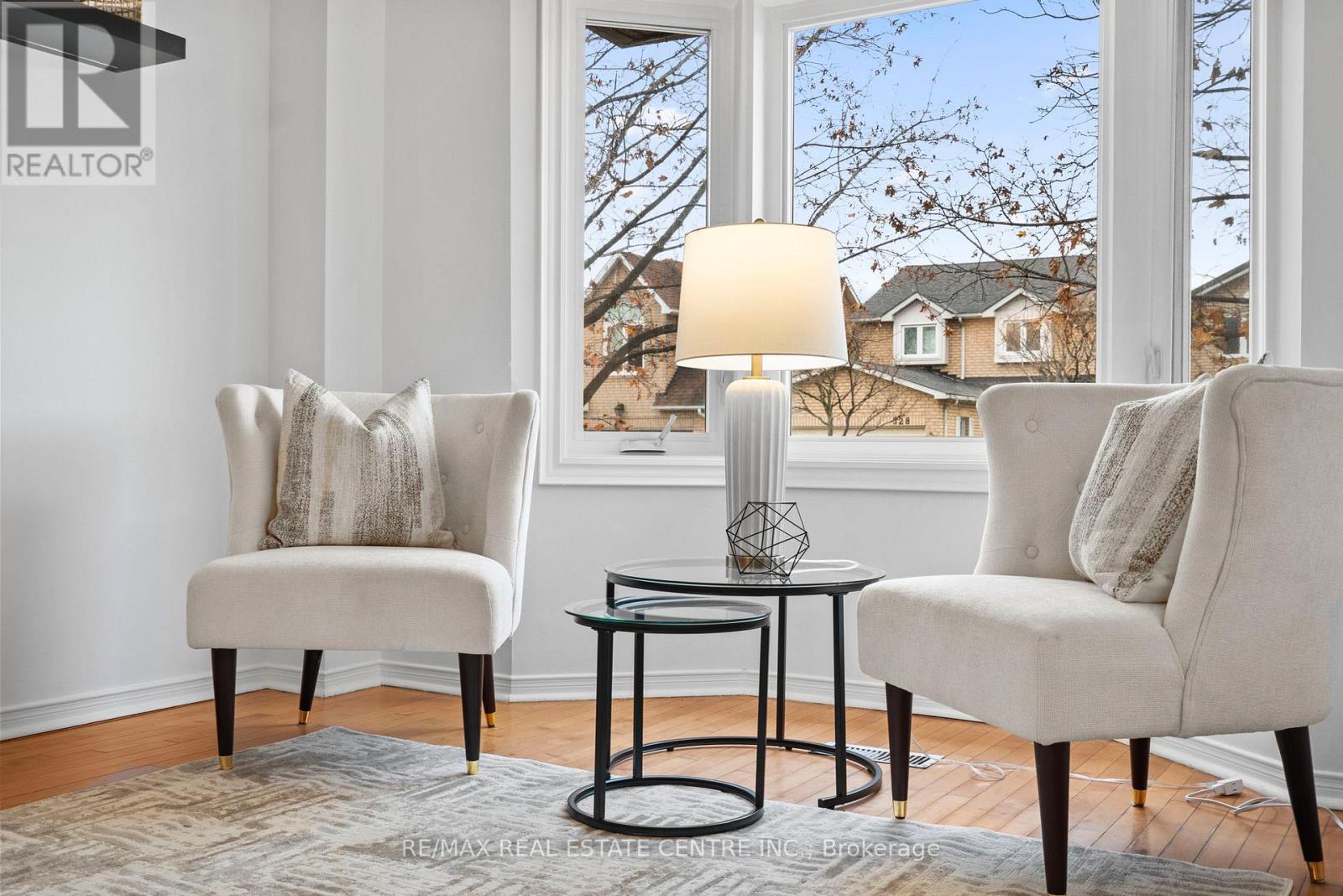 527 Ravenstone Court, Mississauga, Ontario  L5R 3J4 - Photo 7 - W12546472