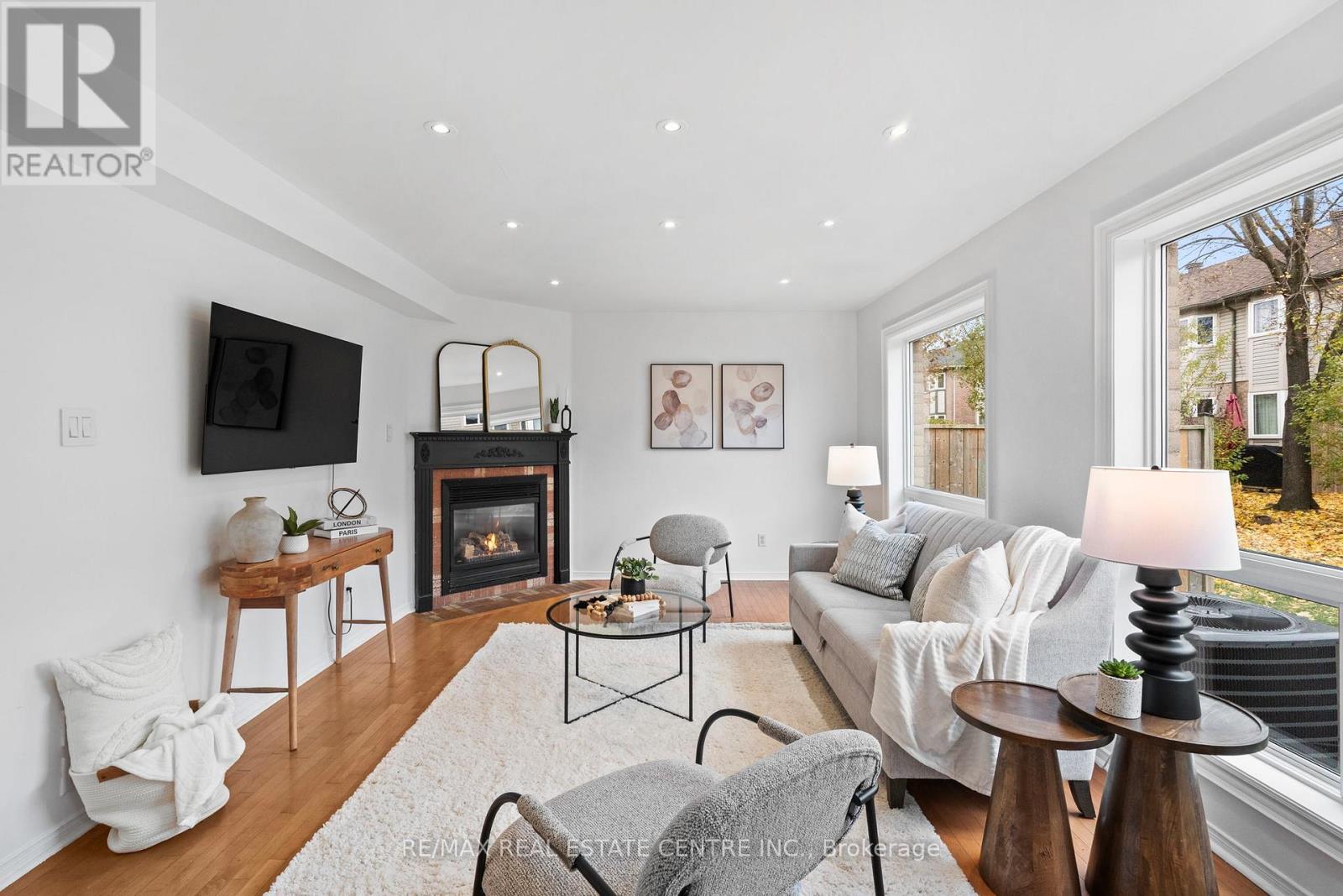 527 Ravenstone Court, Mississauga, Ontario  L5R 3J4 - Photo 8 - W12546472