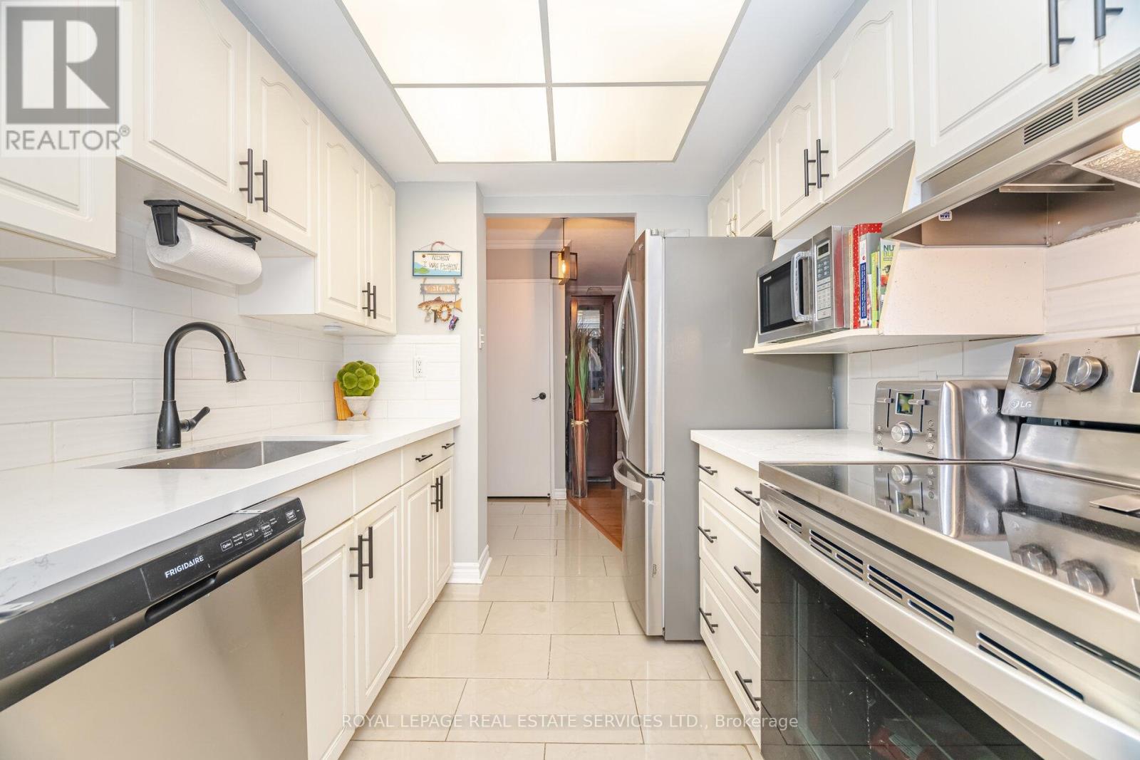 708 - 3100 Kirwin Avenue, Mississauga, Ontario  L5A 3S6 - Photo 7 - W12546574