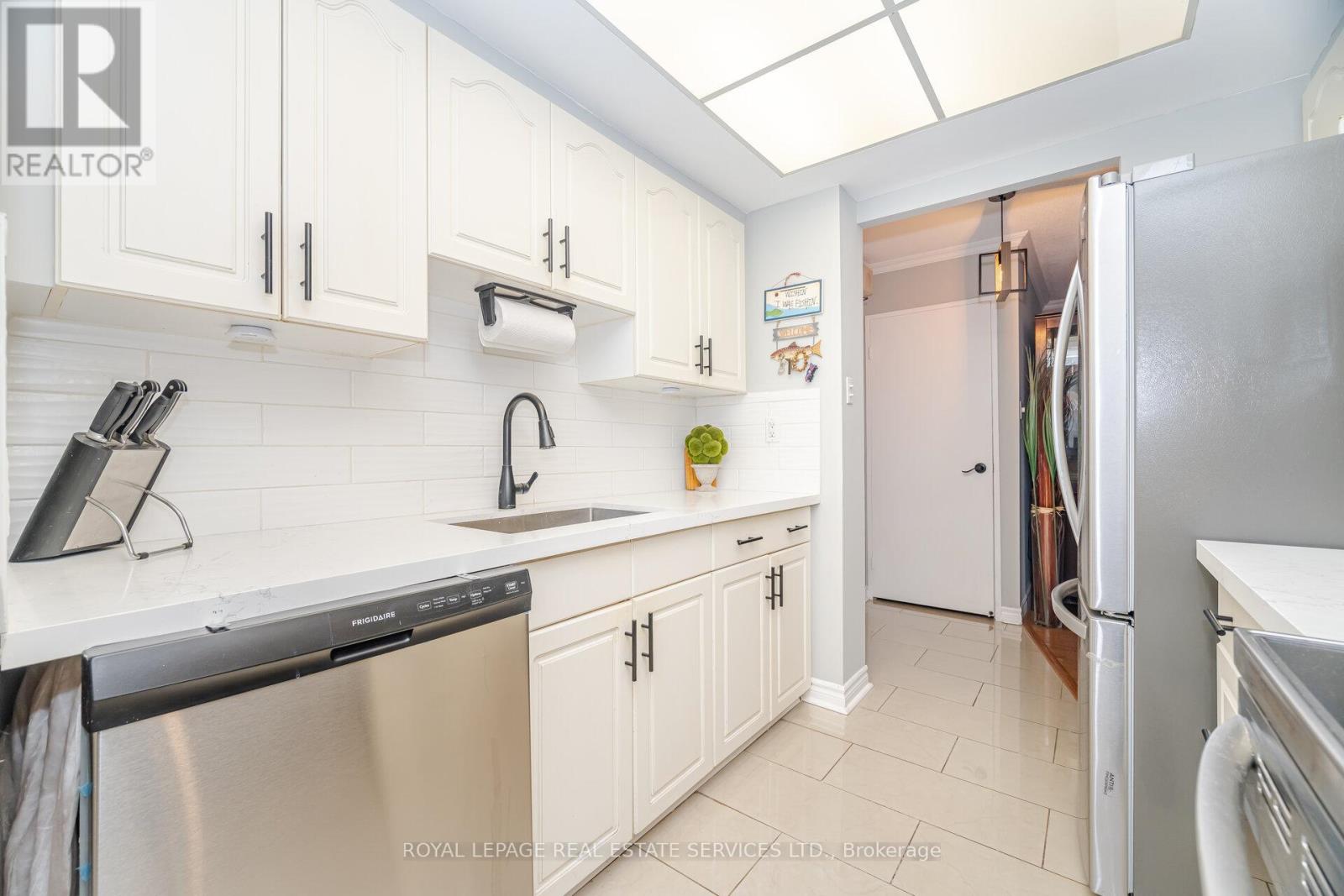 708 - 3100 Kirwin Avenue, Mississauga, Ontario  L5A 3S6 - Photo 9 - W12546574