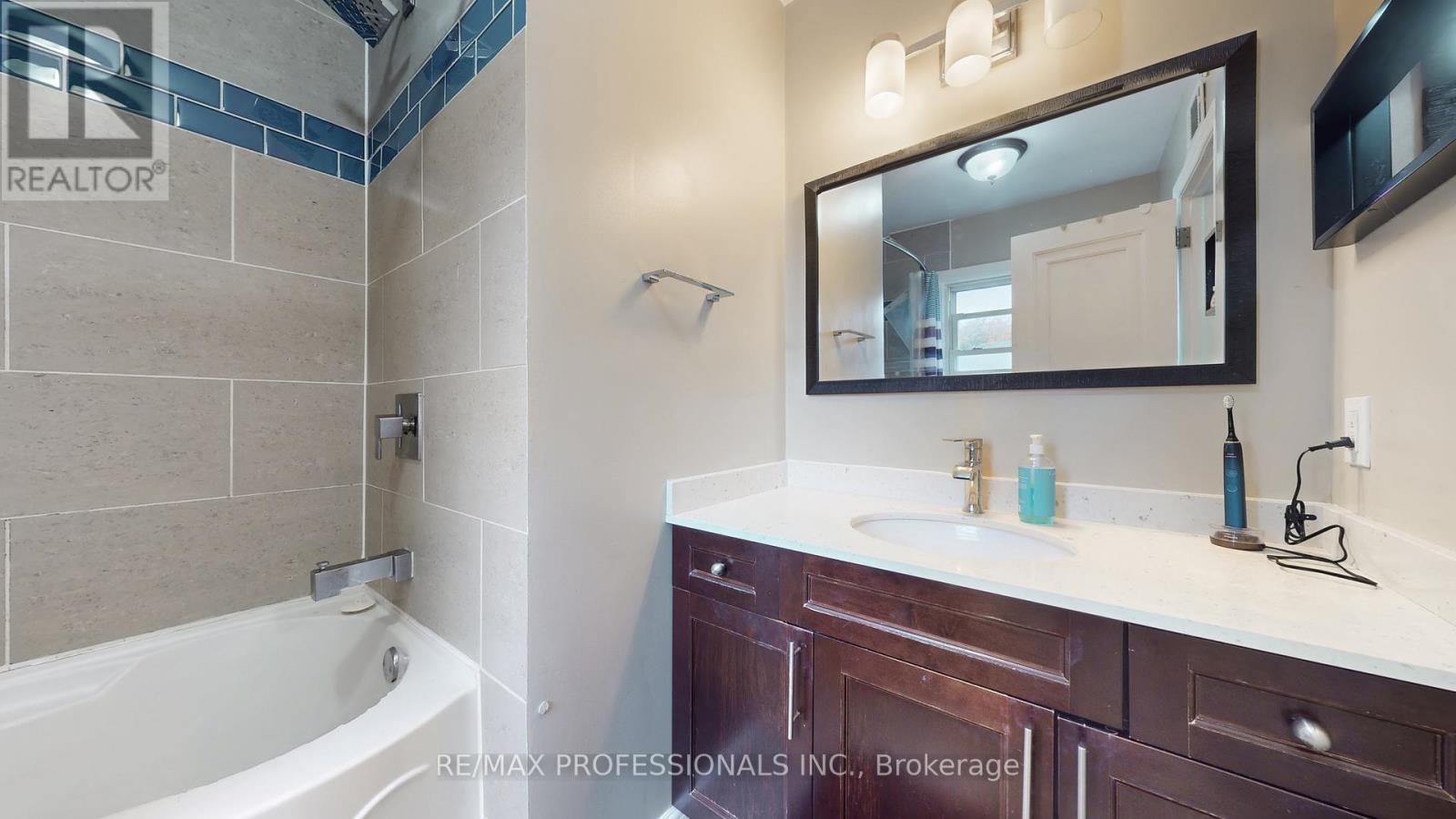 31 Winston Grove, Toronto, Ontario  M8Y 2K7 - Photo 15 - W12546580