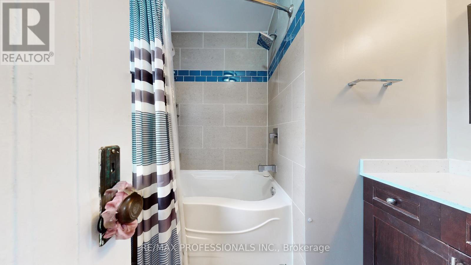 31 Winston Grove, Toronto, Ontario  M8Y 2K7 - Photo 16 - W12546580