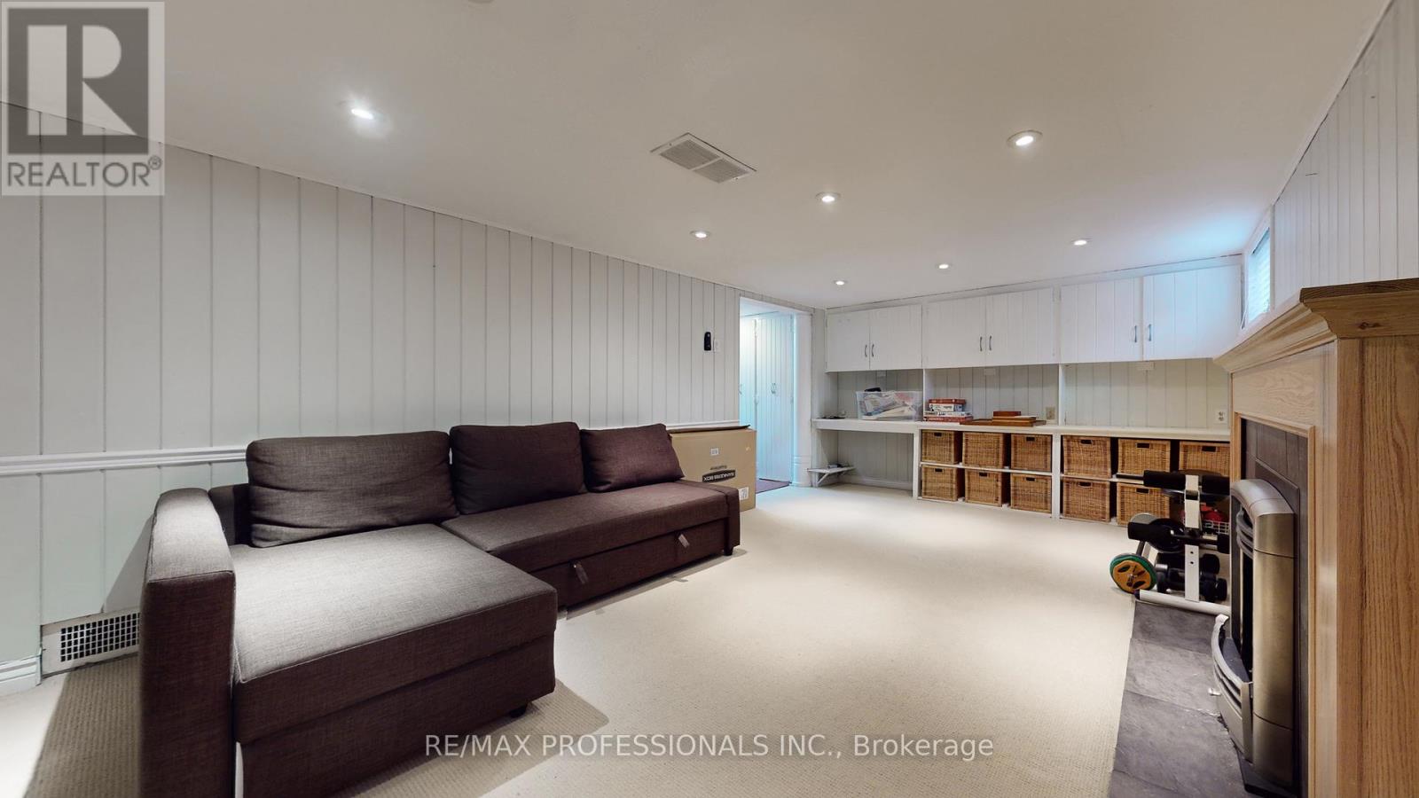 31 Winston Grove, Toronto, Ontario  M8Y 2K7 - Photo 19 - W12546580