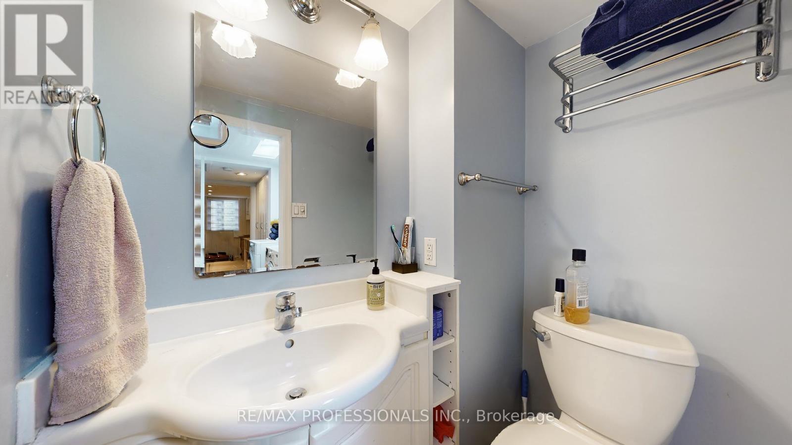 31 Winston Grove, Toronto, Ontario  M8Y 2K7 - Photo 22 - W12546580