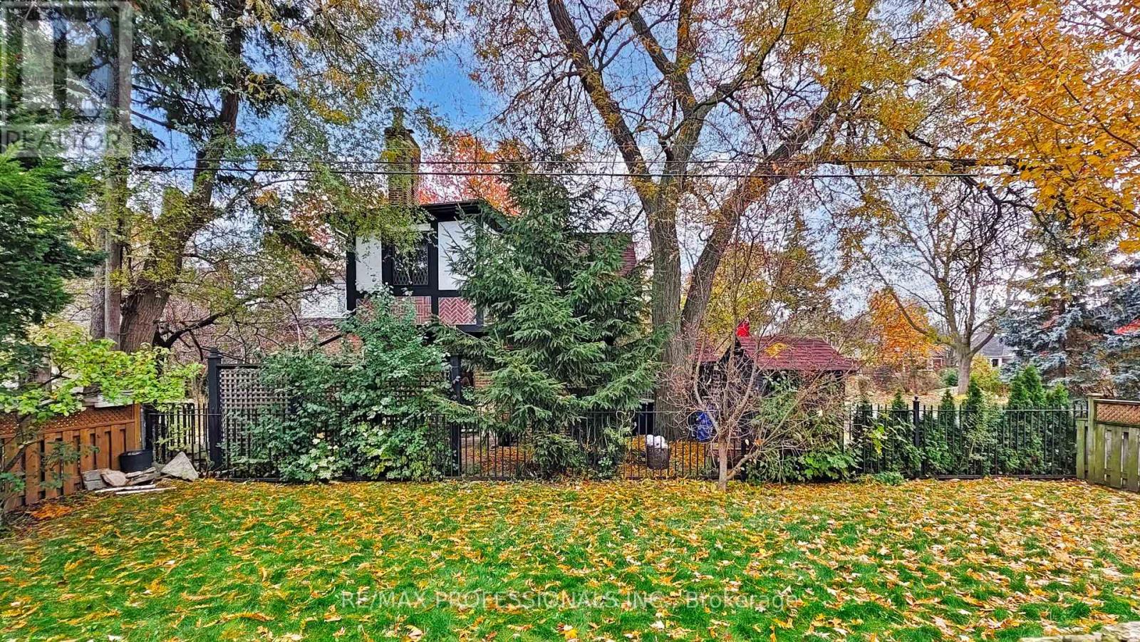 31 Winston Grove, Toronto, Ontario  M8Y 2K7 - Photo 27 - W12546580