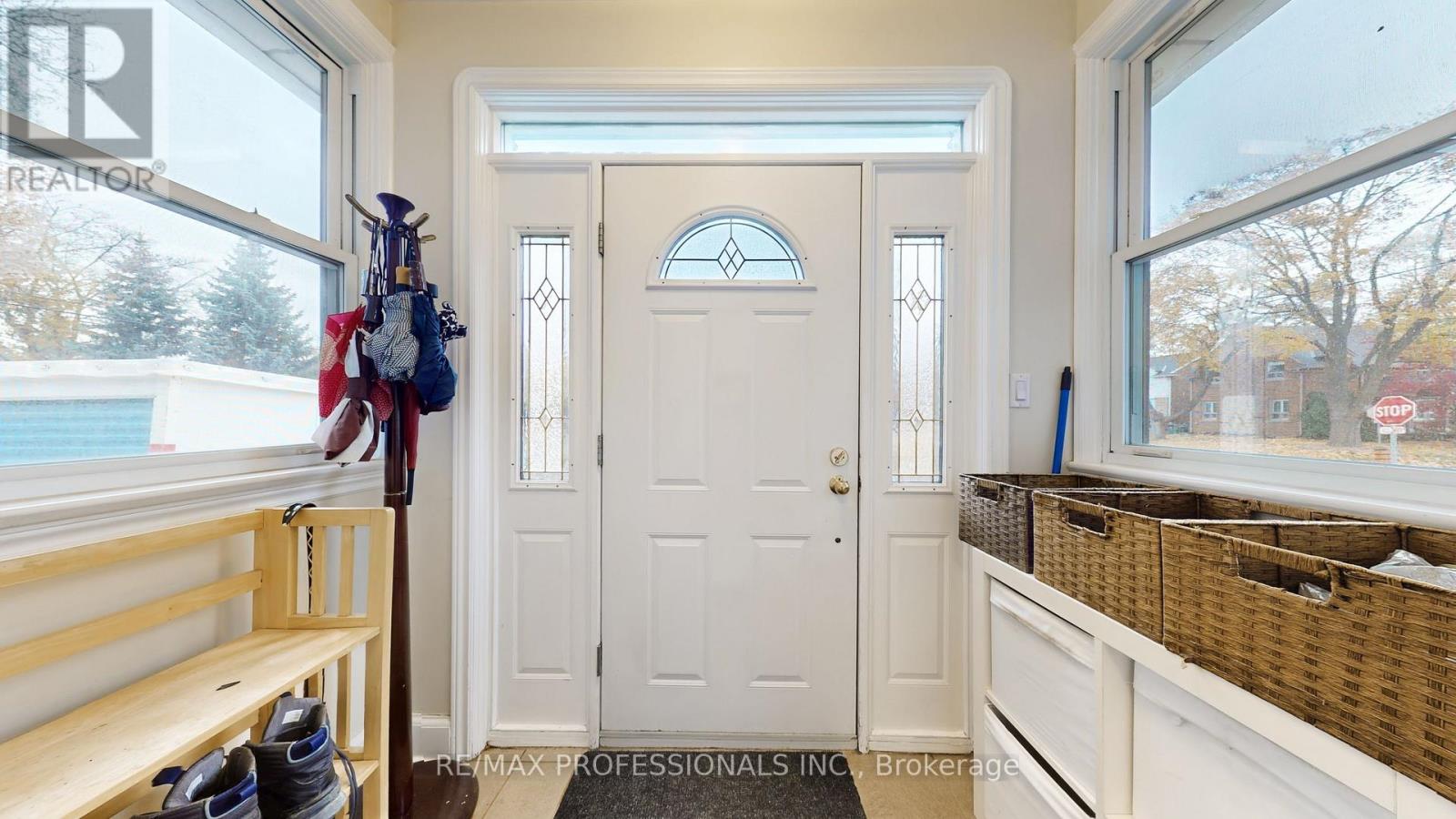 31 Winston Grove, Toronto, Ontario  M8Y 2K7 - Photo 7 - W12546580