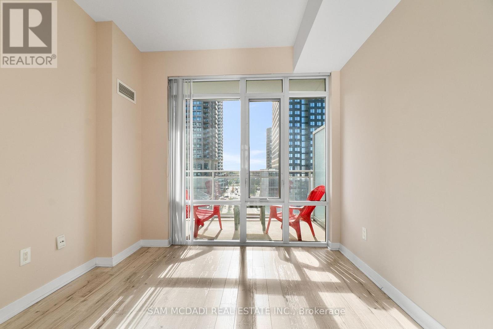 707 - 360 Square One Drive N, Mississauga, Ontario  L5B 0G7 - Photo 13 - W12546584