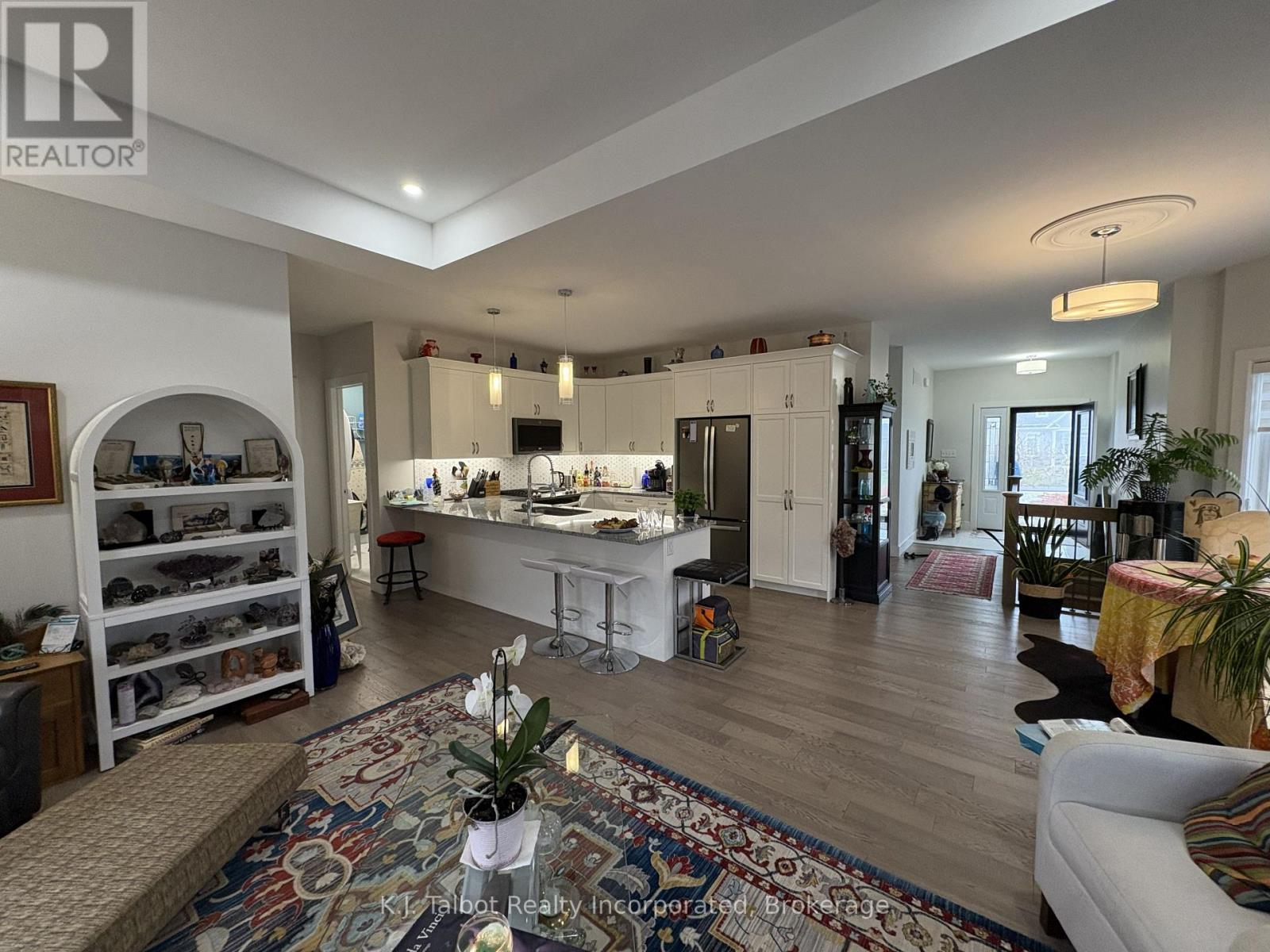 18 Tattersall Lane, Lambton Shores, Ontario N0M 1T0 - Photo 10 - X12546666