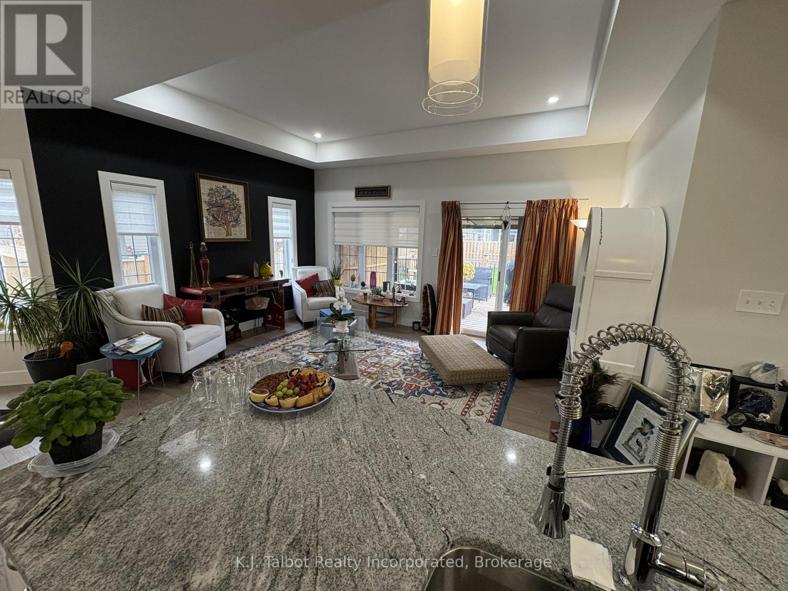 18 Tattersall Lane, Lambton Shores, Ontario N0M 1T0 - Photo 12 - X12546666